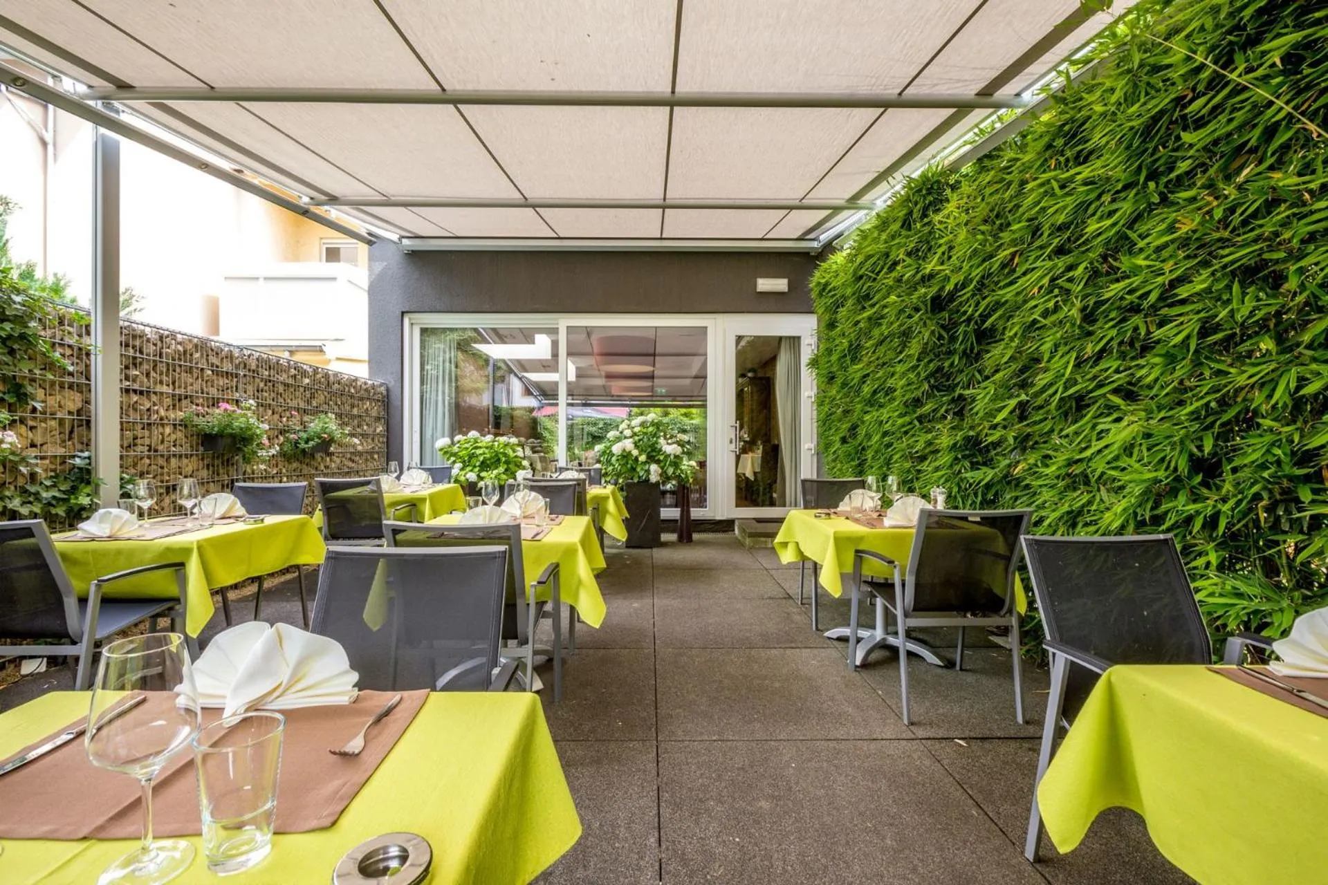 Restaurant/places to eat in Beau-Séjour