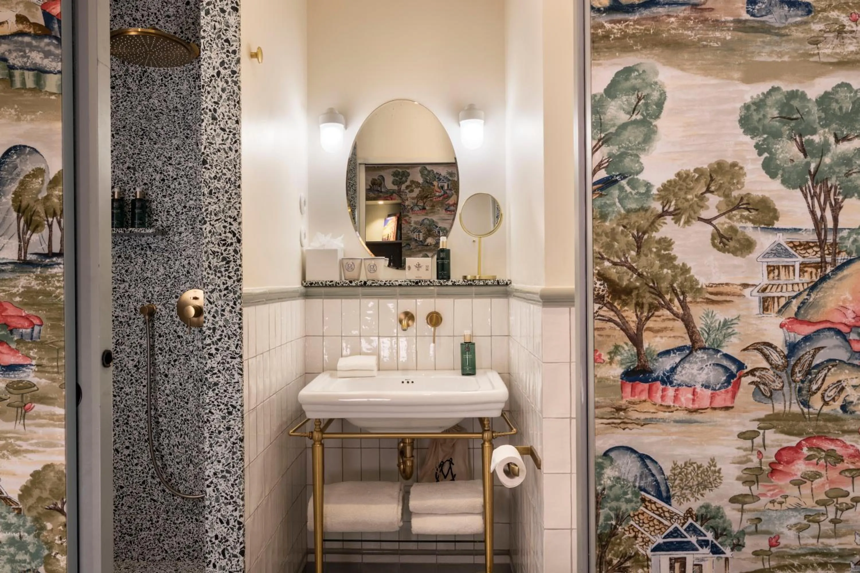 Bathroom in Hôtel Monte Cristo