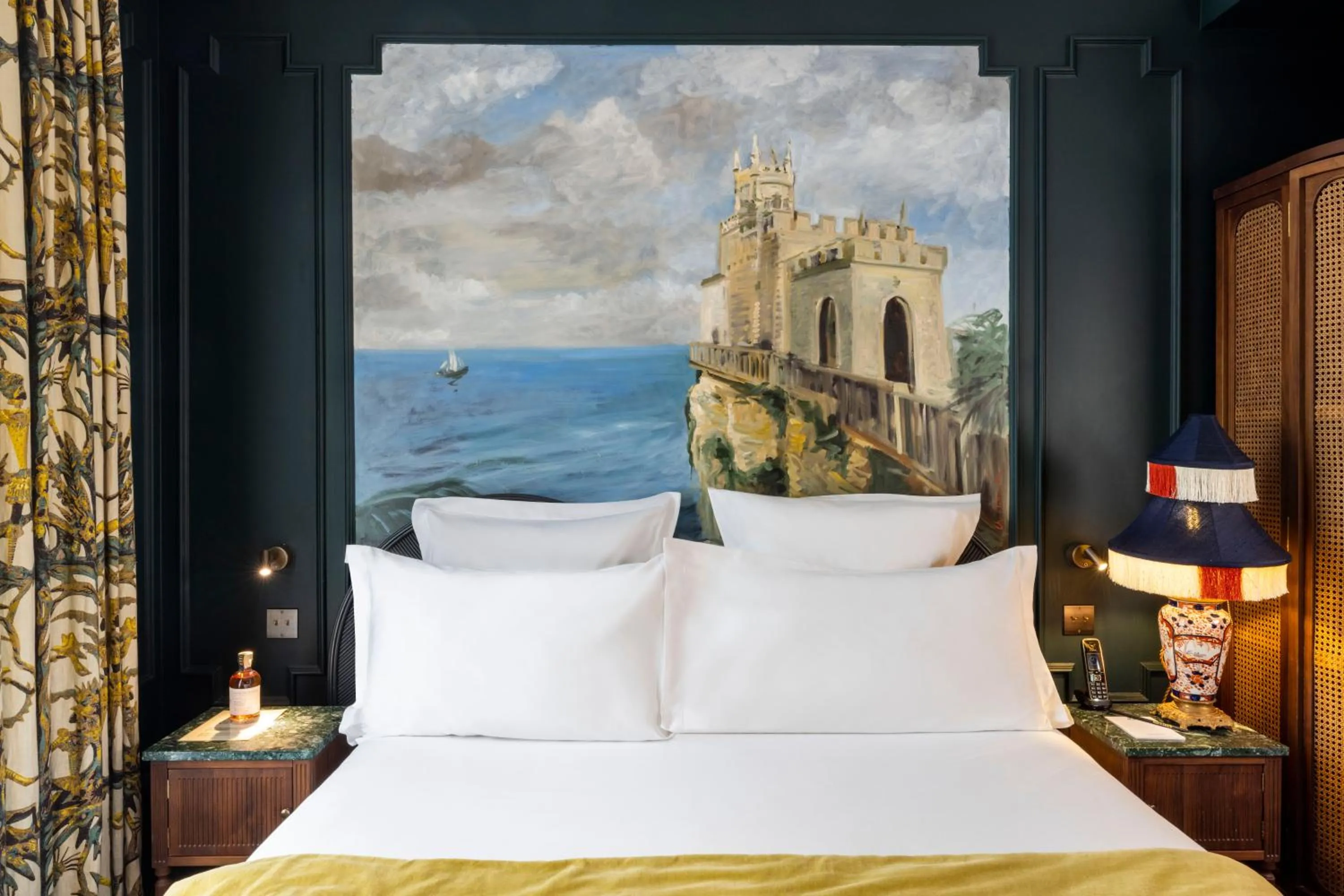 Bed in Hôtel Monte Cristo