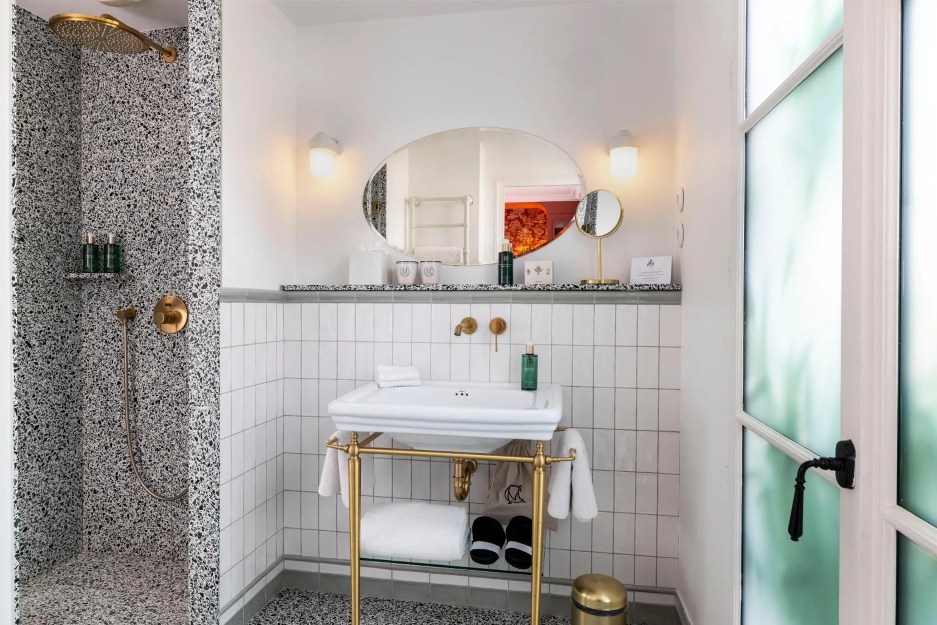 Bathroom in Hôtel Monte Cristo