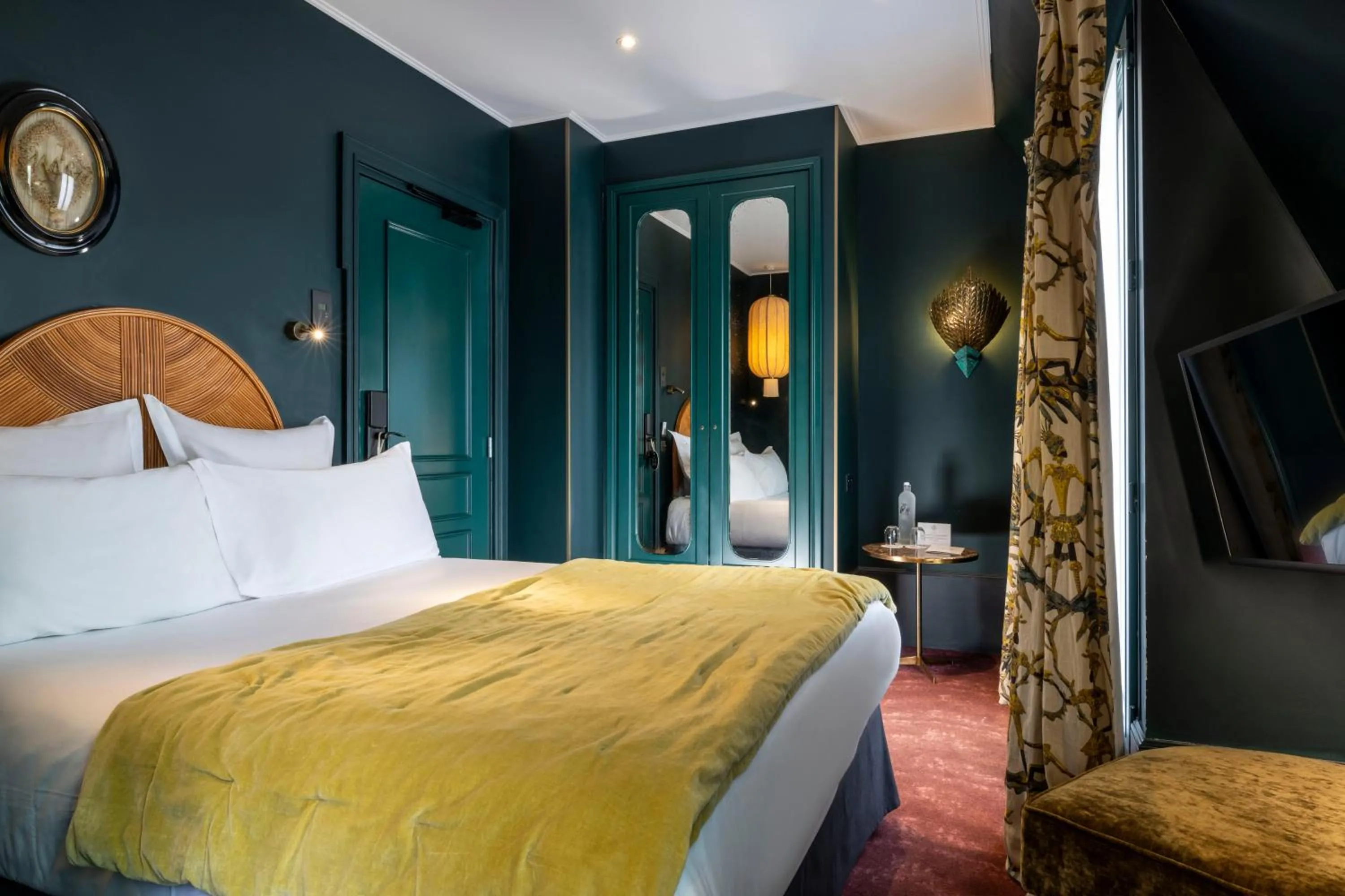 Bed in Hôtel Monte Cristo