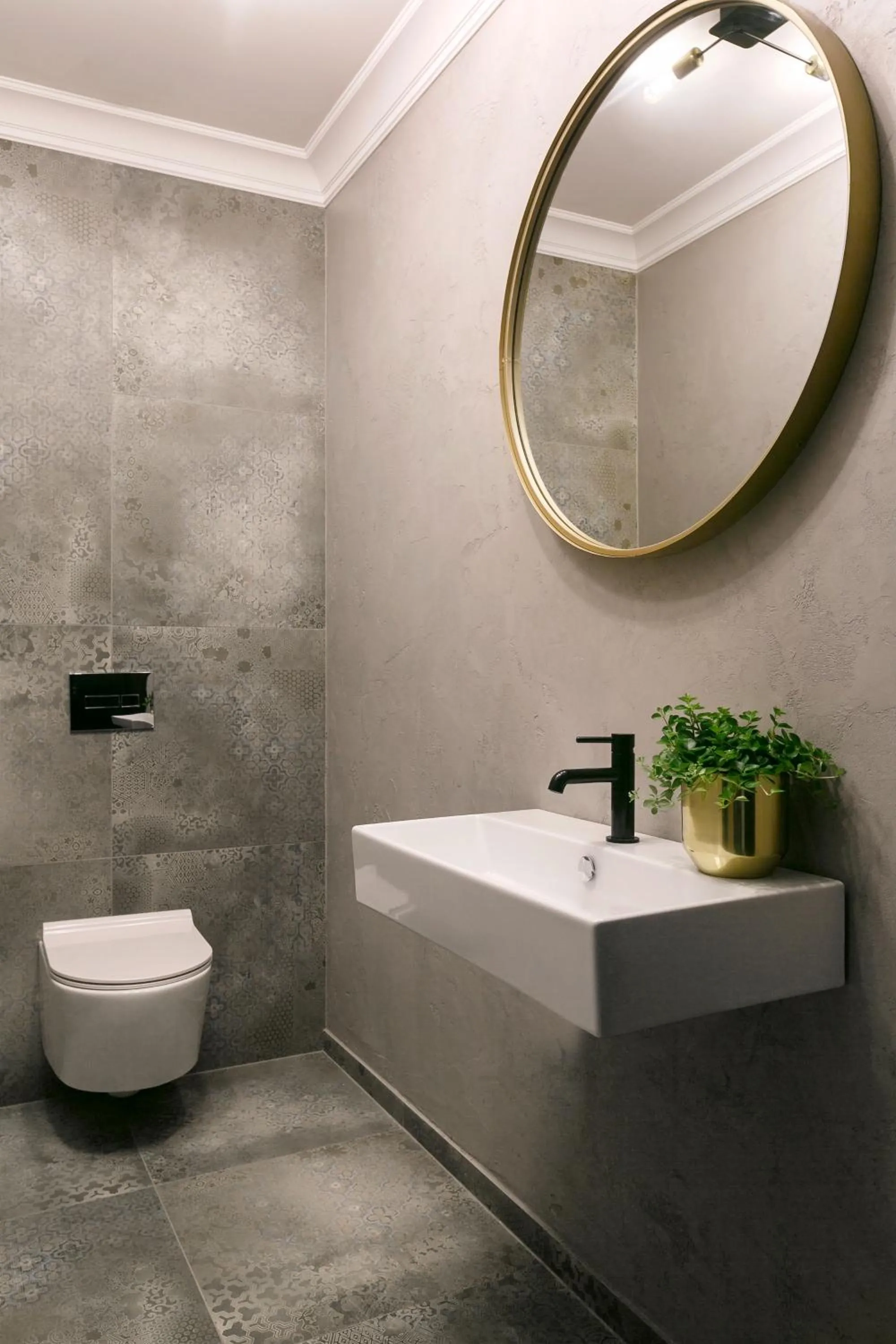 Toilet in Queen Boutique Hotel