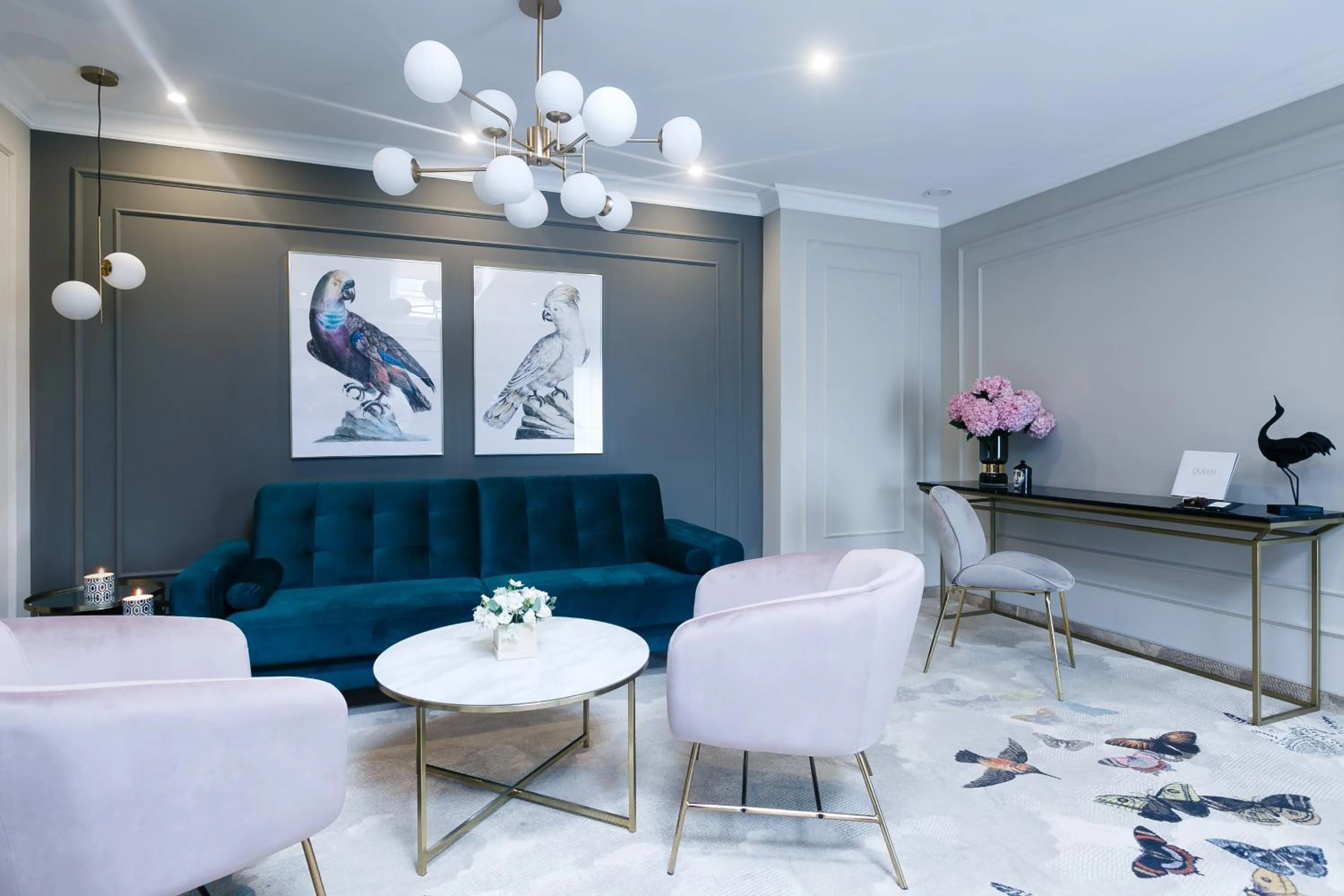 Living room in Queen Boutique Hotel