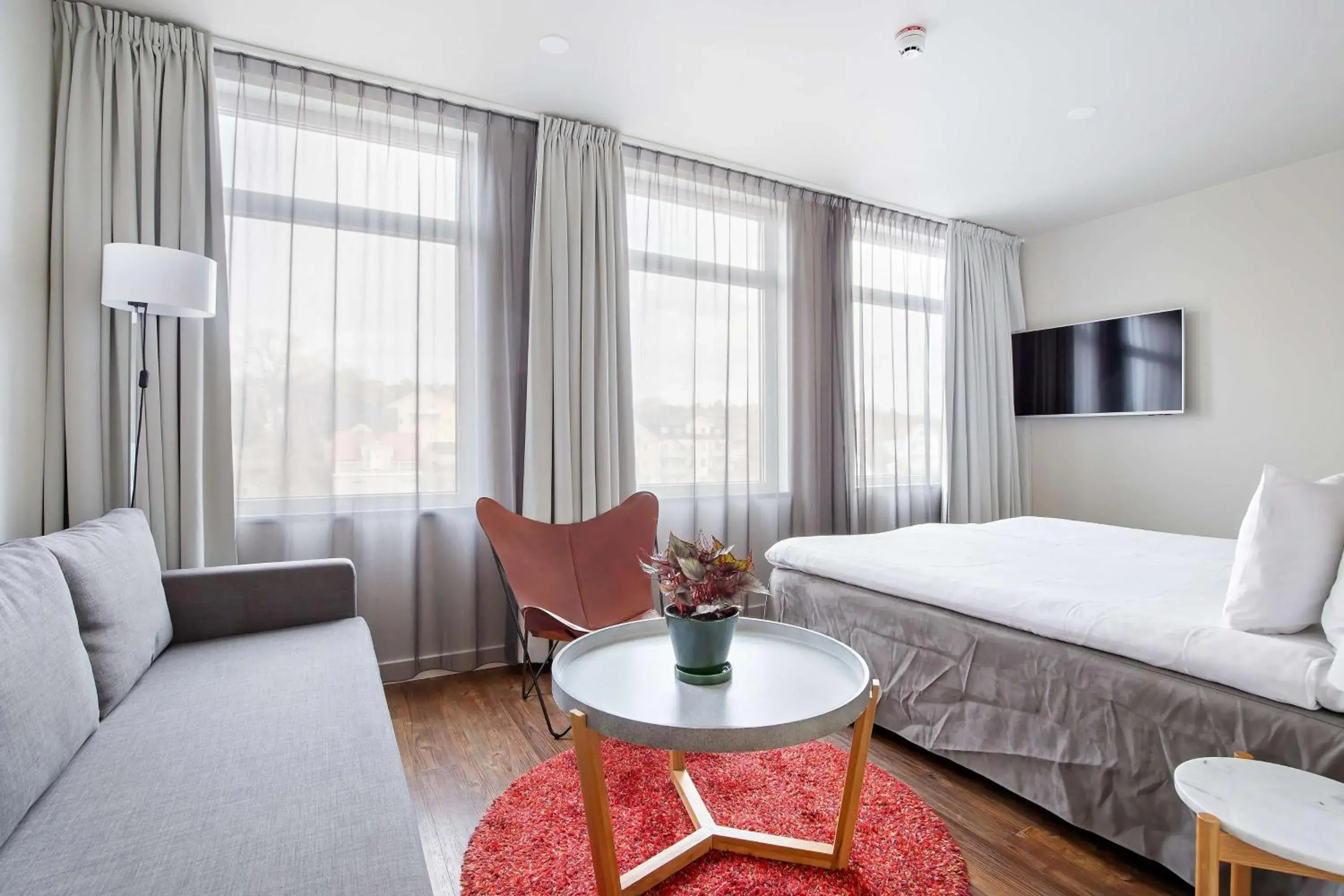 Deluxe King Room with Sofa Bed in Best Western Plus Sthlm Bromma Deluxe King Room with Sofa Bed in Best Western Plus Sthlm Bromma