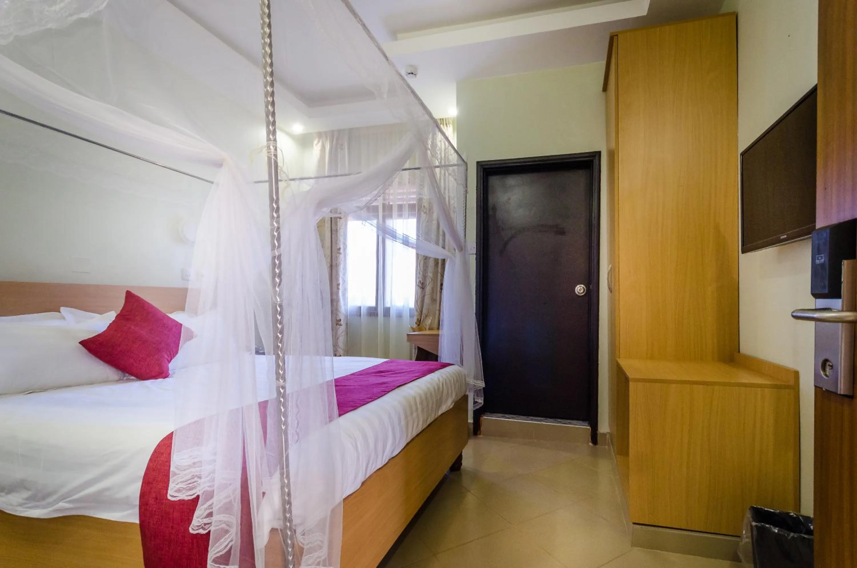 TV and multimedia, Bed in Nyumbani Hotel