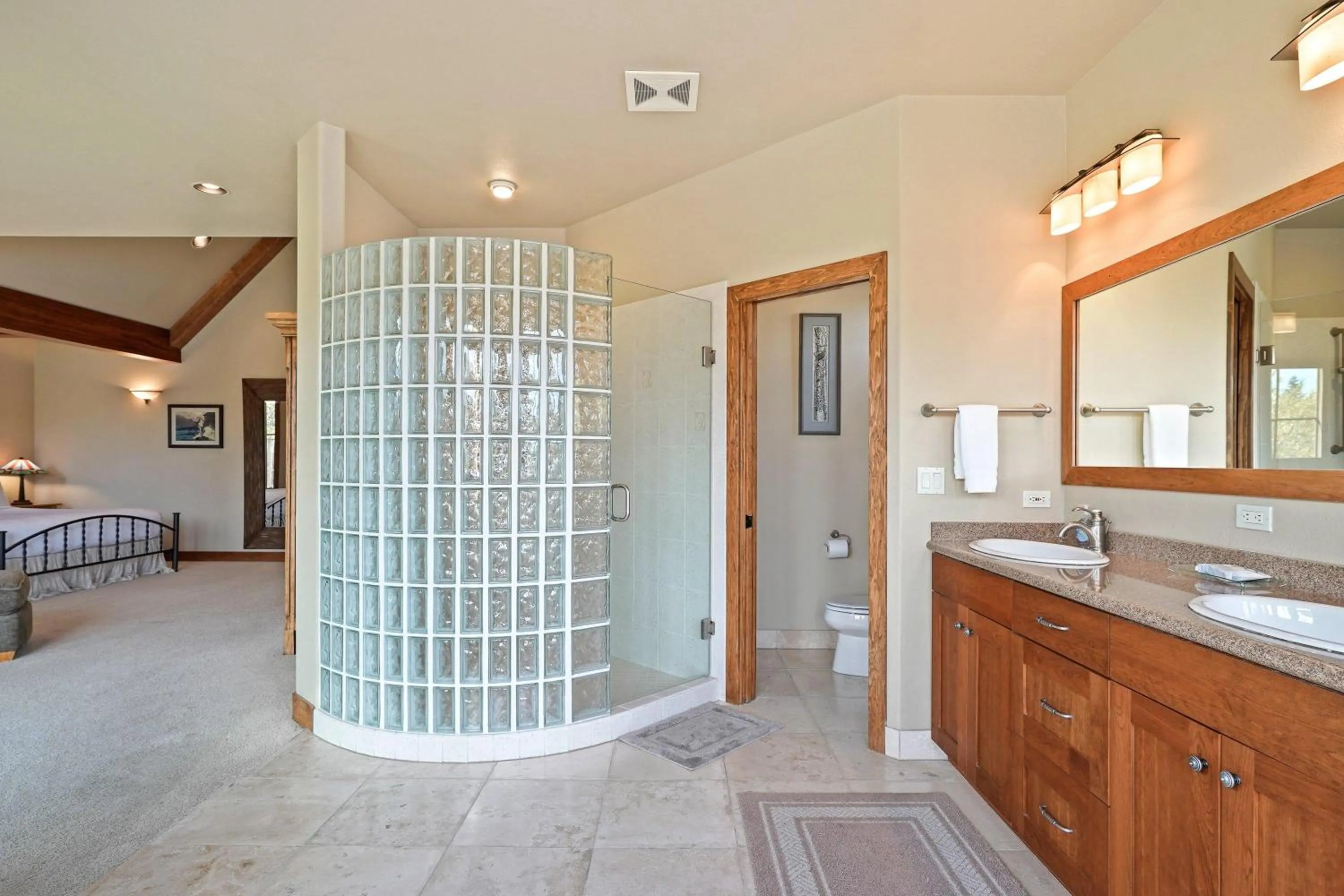 Bed in Drake Park Villa