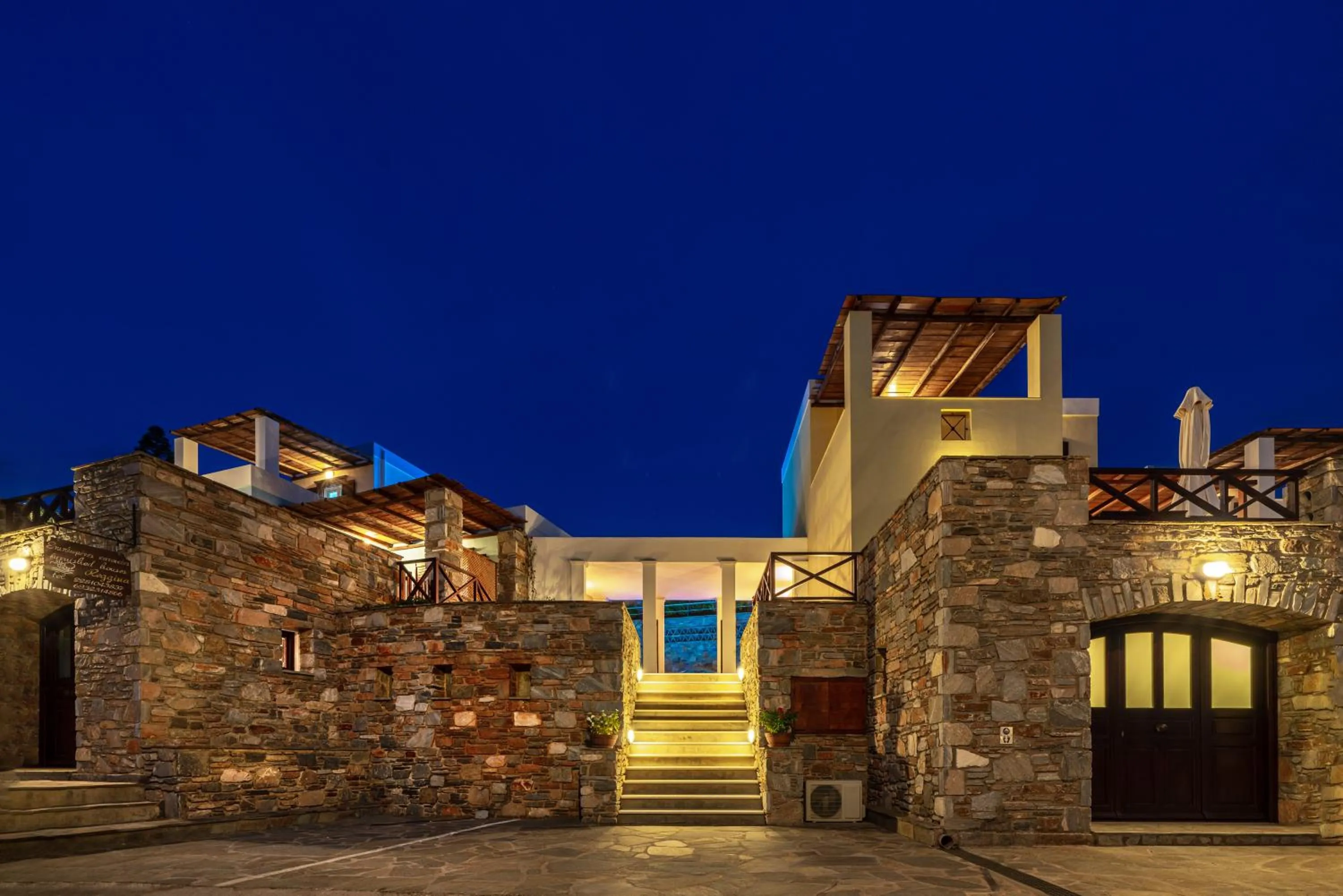 Property building in Reggina's Apartments