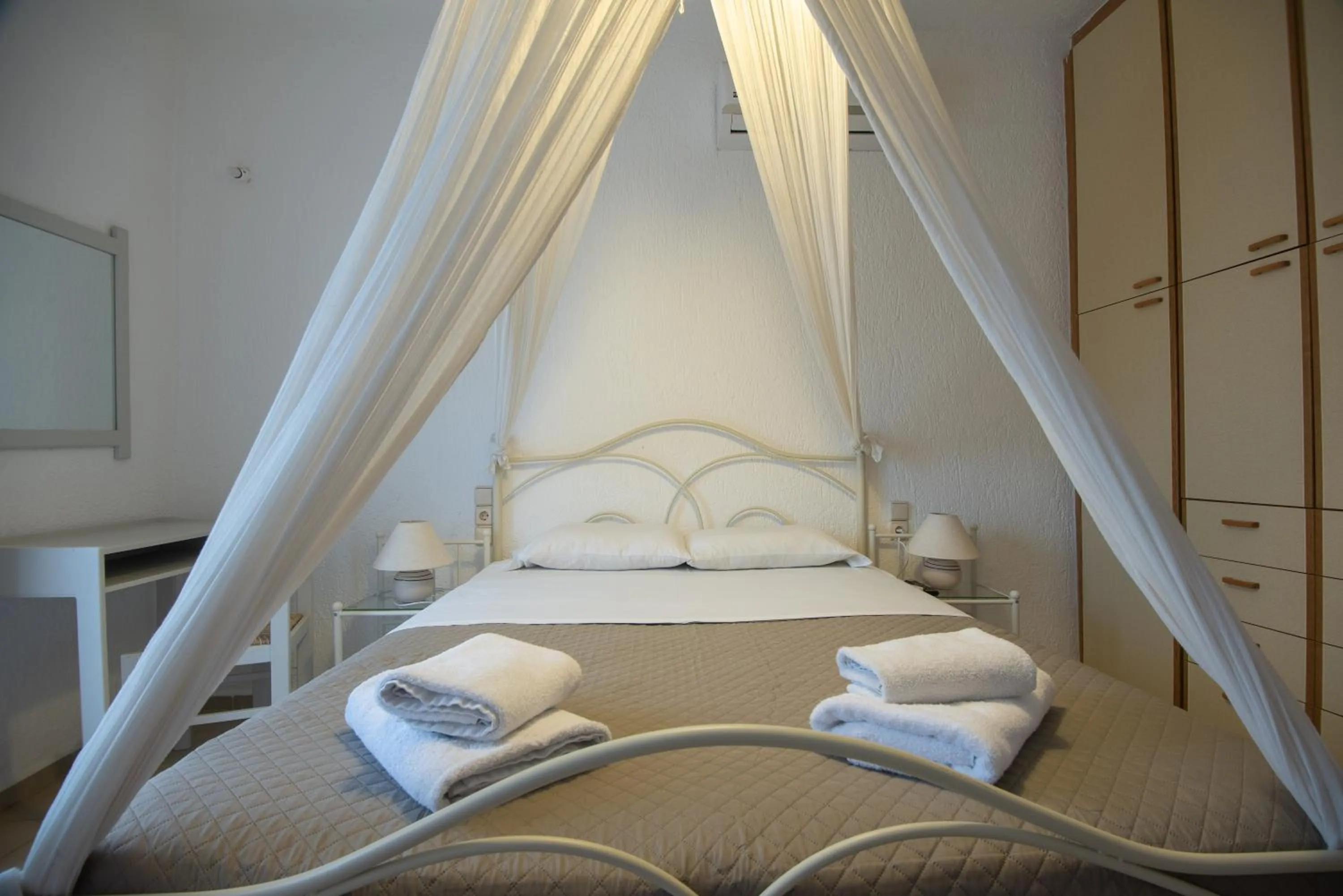 Bed in Athina Villas