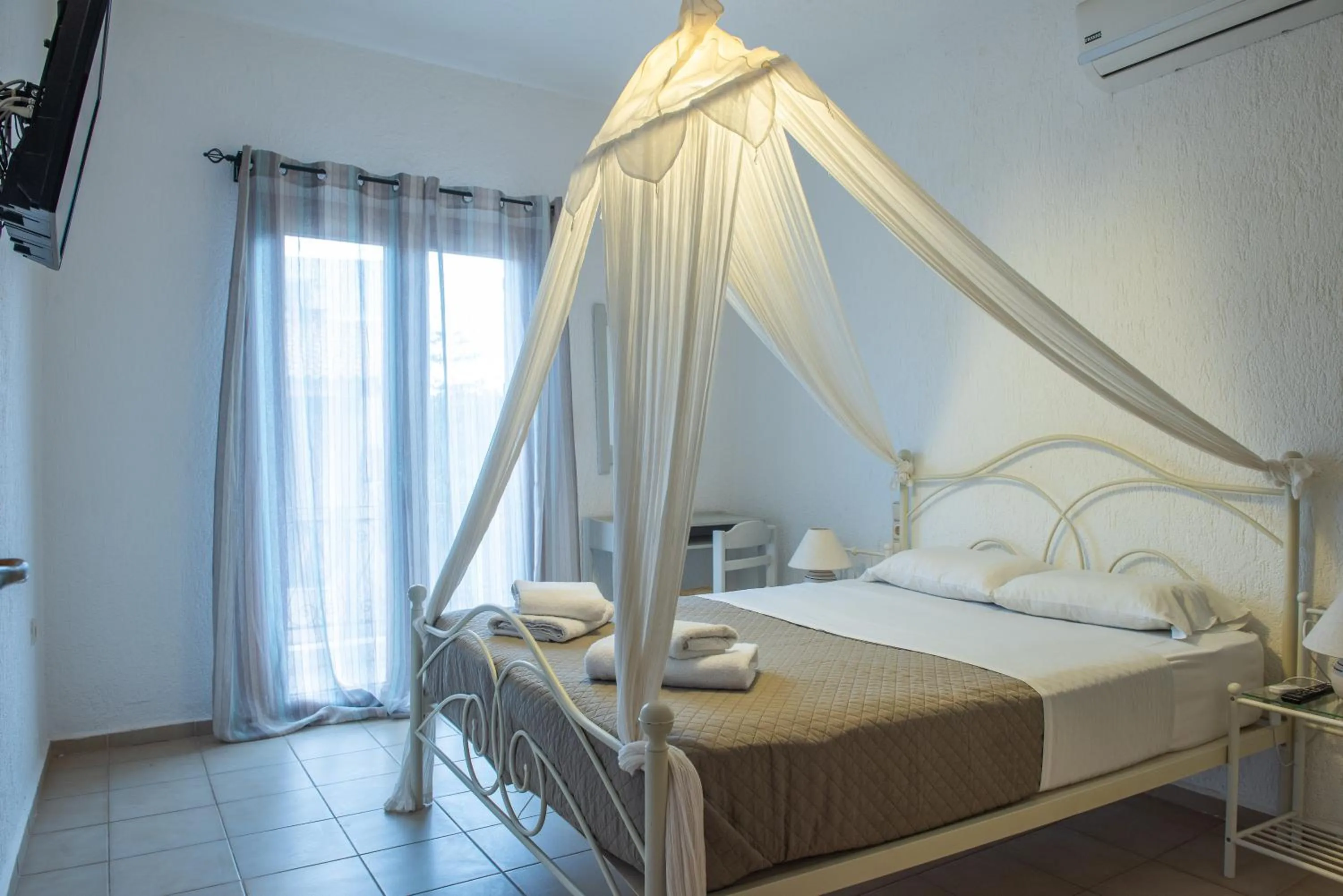 Bed in Athina Villas