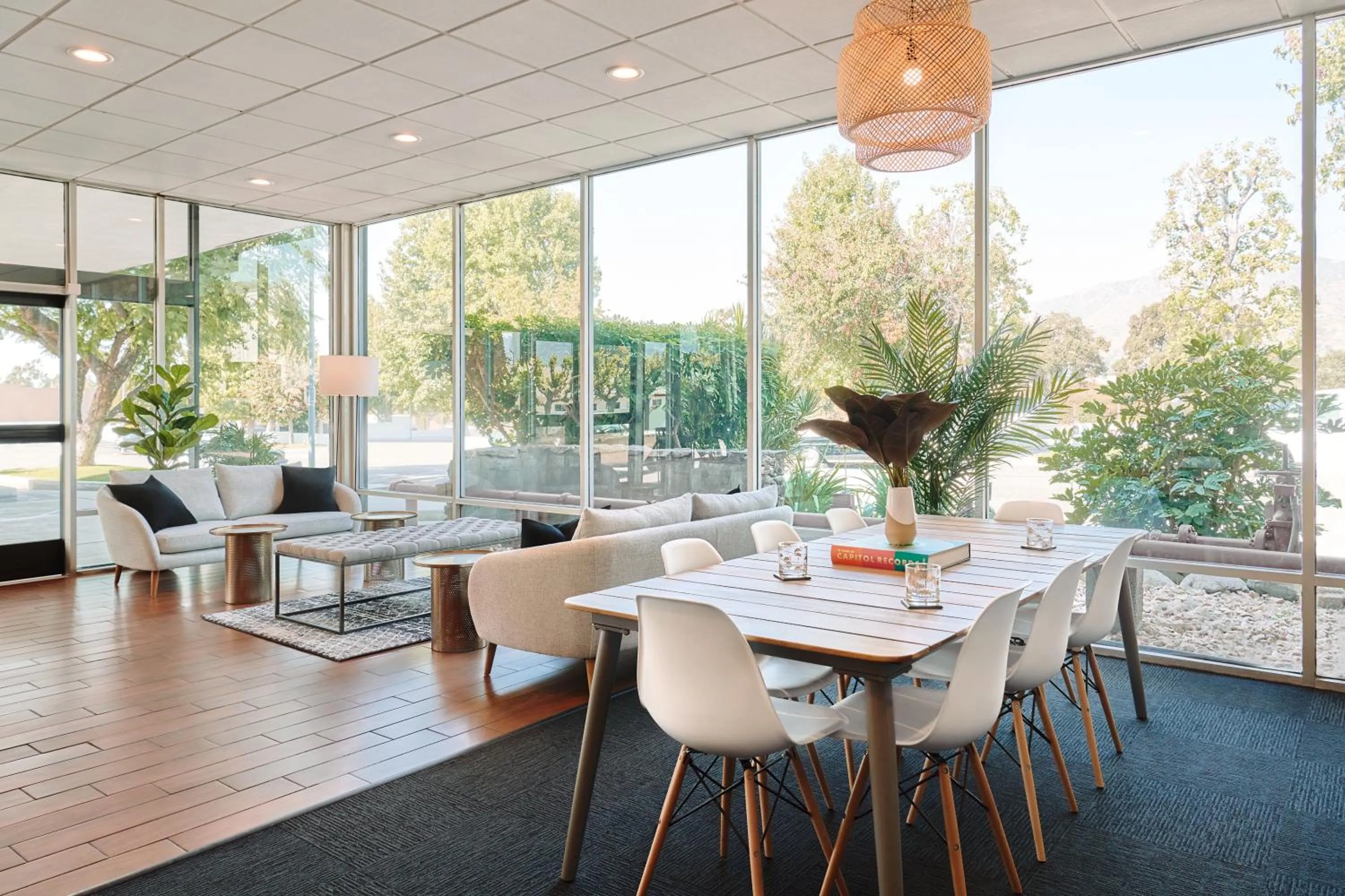 Lobby or reception in Glendale Express Hotel Los Angeles