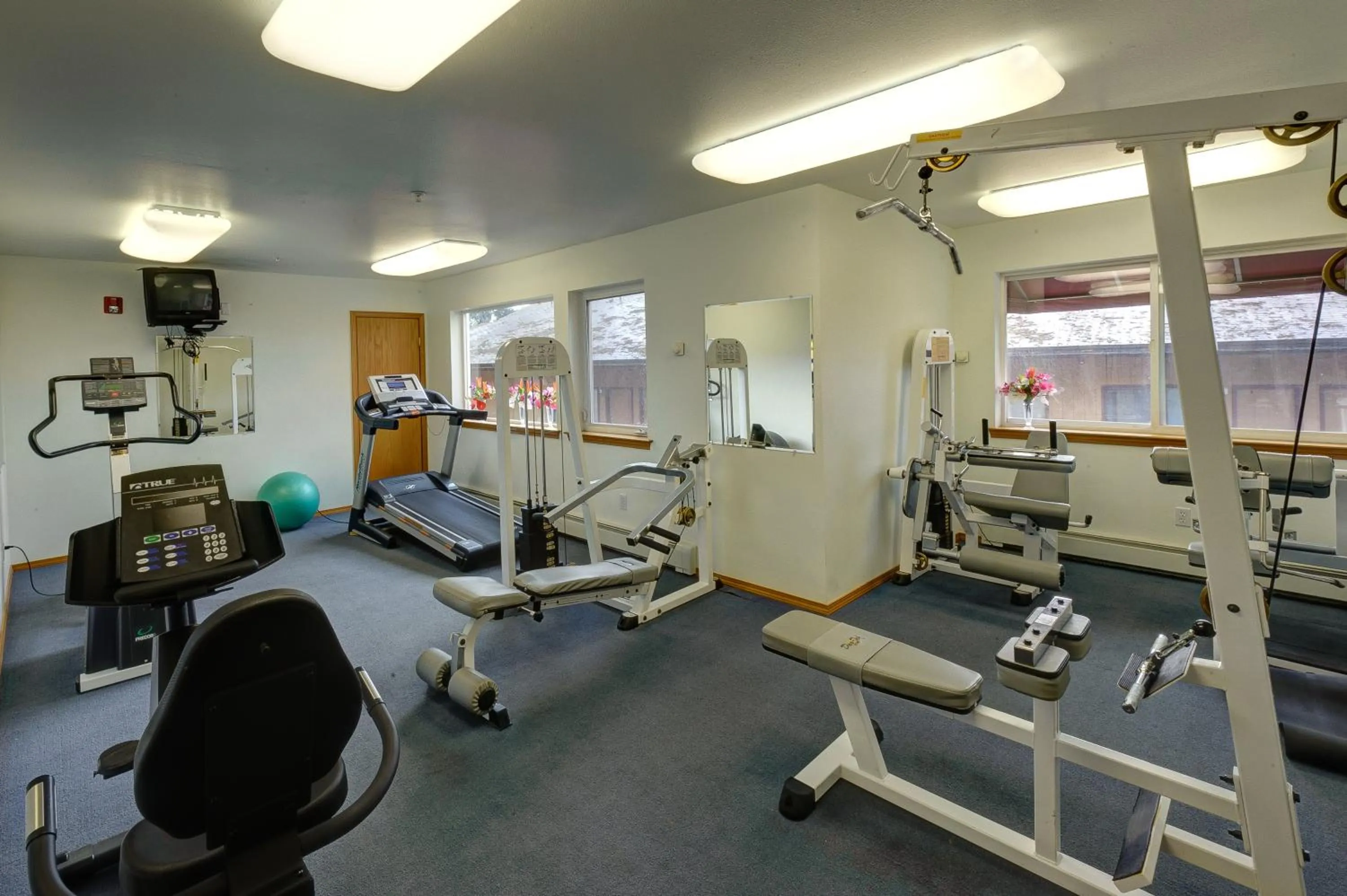Fitness centre/facilities in Frontier Suites Hotel in Juneau