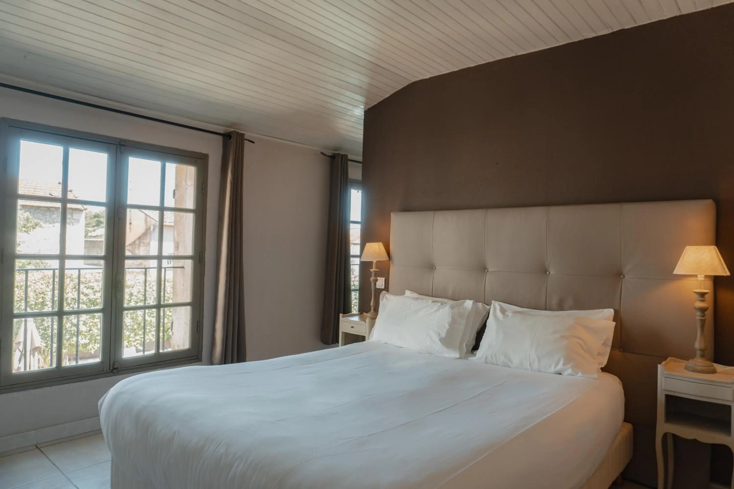 Bed in Hôtel Les Magnanarelles