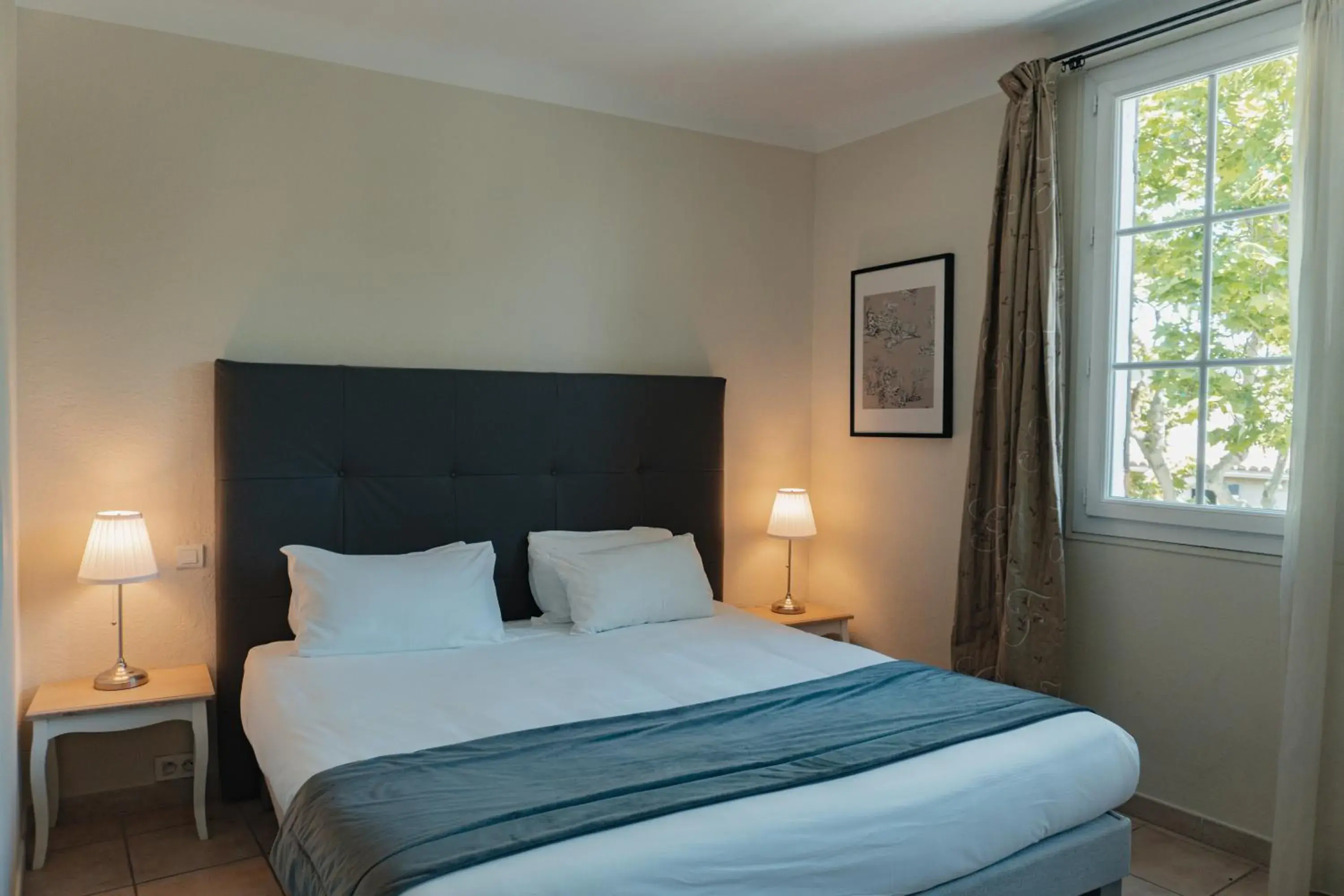 Quadruple Room in Hôtel Les Magnanarelles Quadruple Room in Hôtel Les Magnanarelles