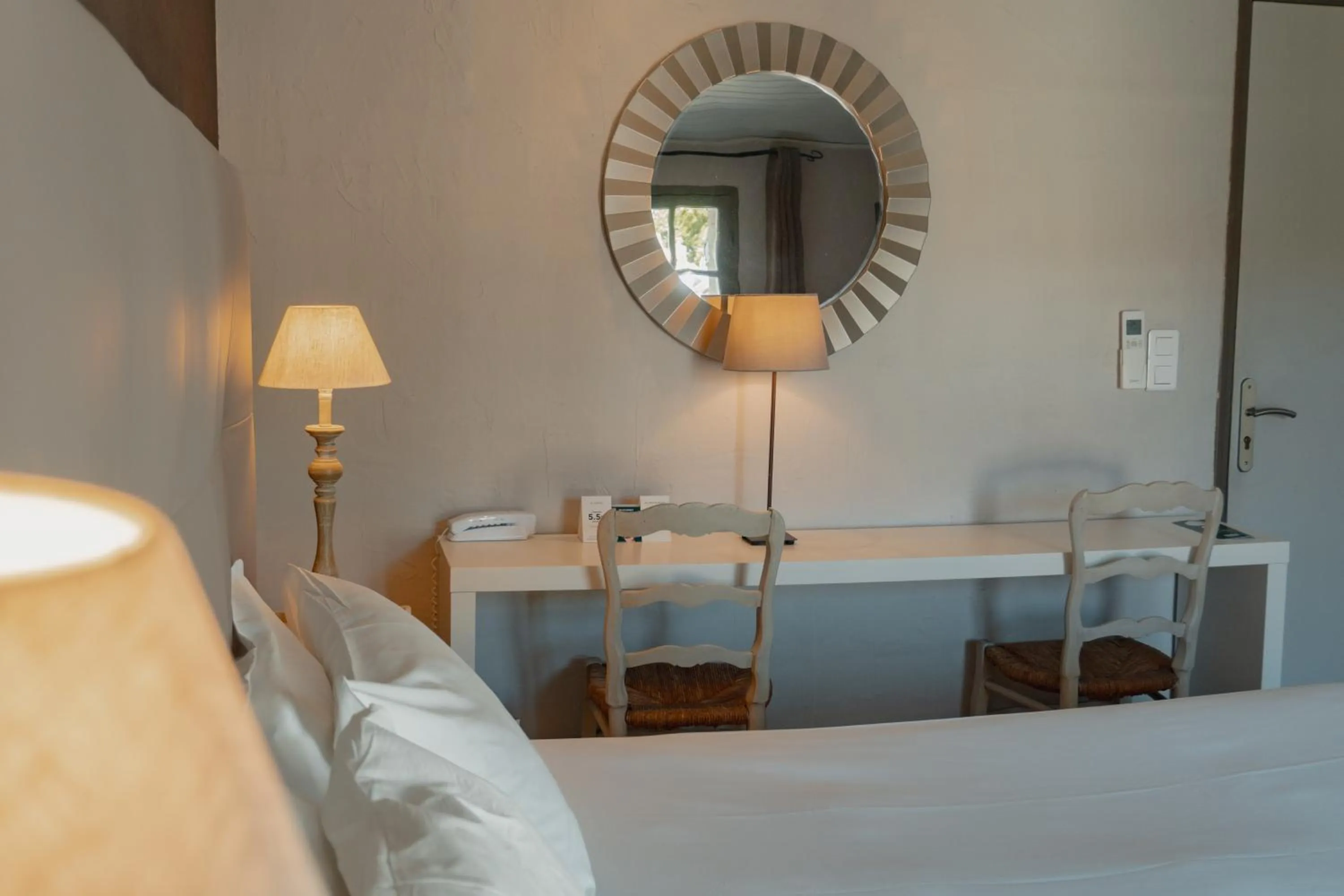 Bed in Hôtel Les Magnanarelles