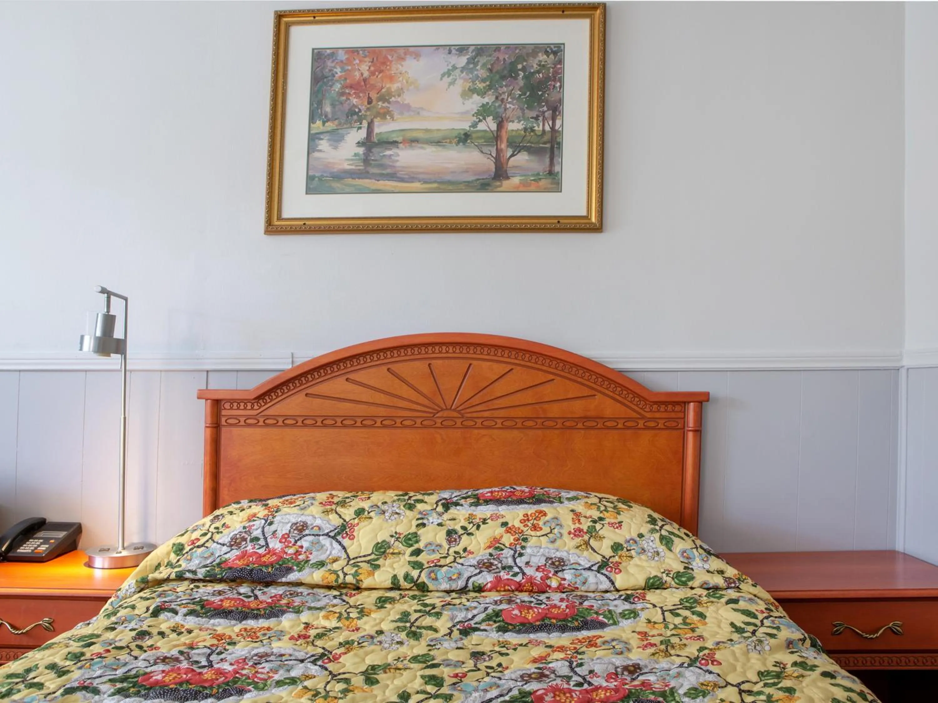 Bedroom in Hotel Richmond Hill Inn ON North