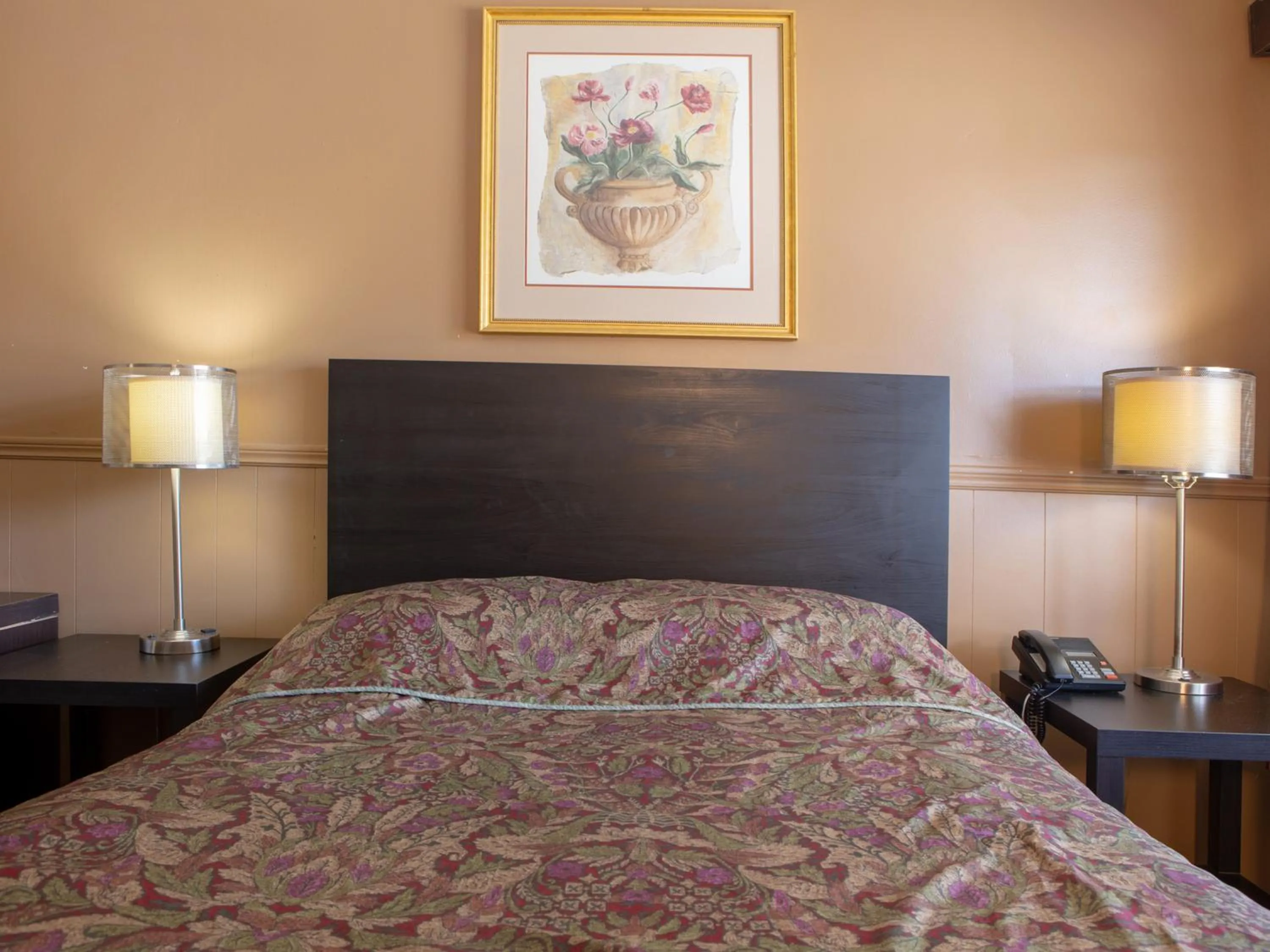 Bedroom in Hotel Richmond Hill Inn ON North