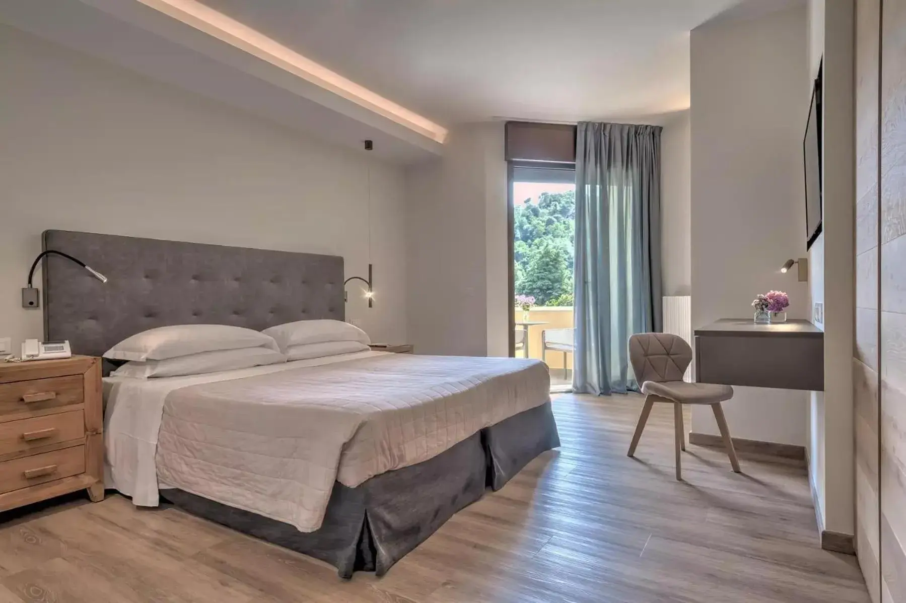 Superior Double or Twin Room in Hotel Petrarca Terme Superior Double or Twin Room in Hotel Petrarca Terme