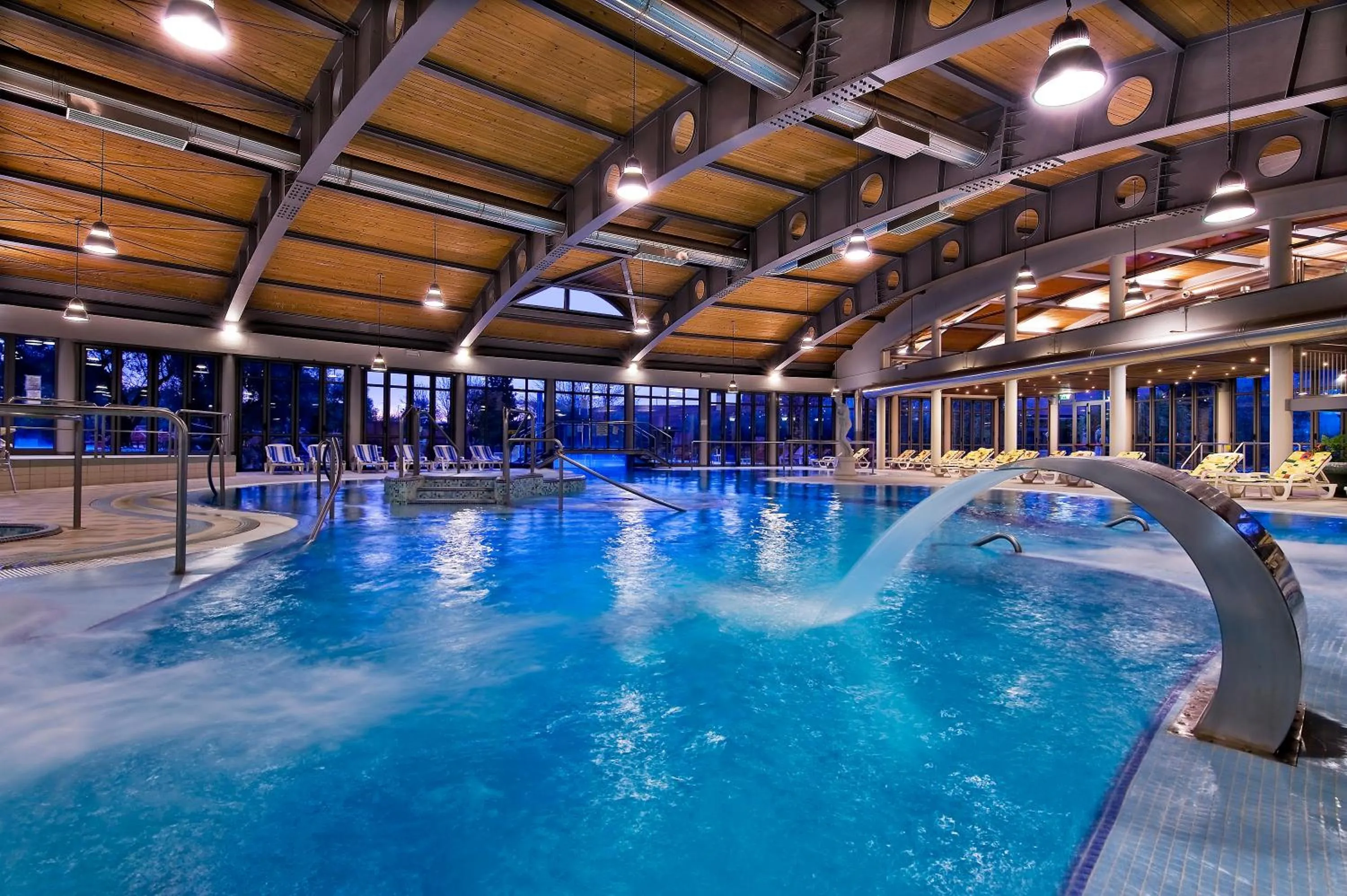Swimming pool in Hotel Petrarca Terme