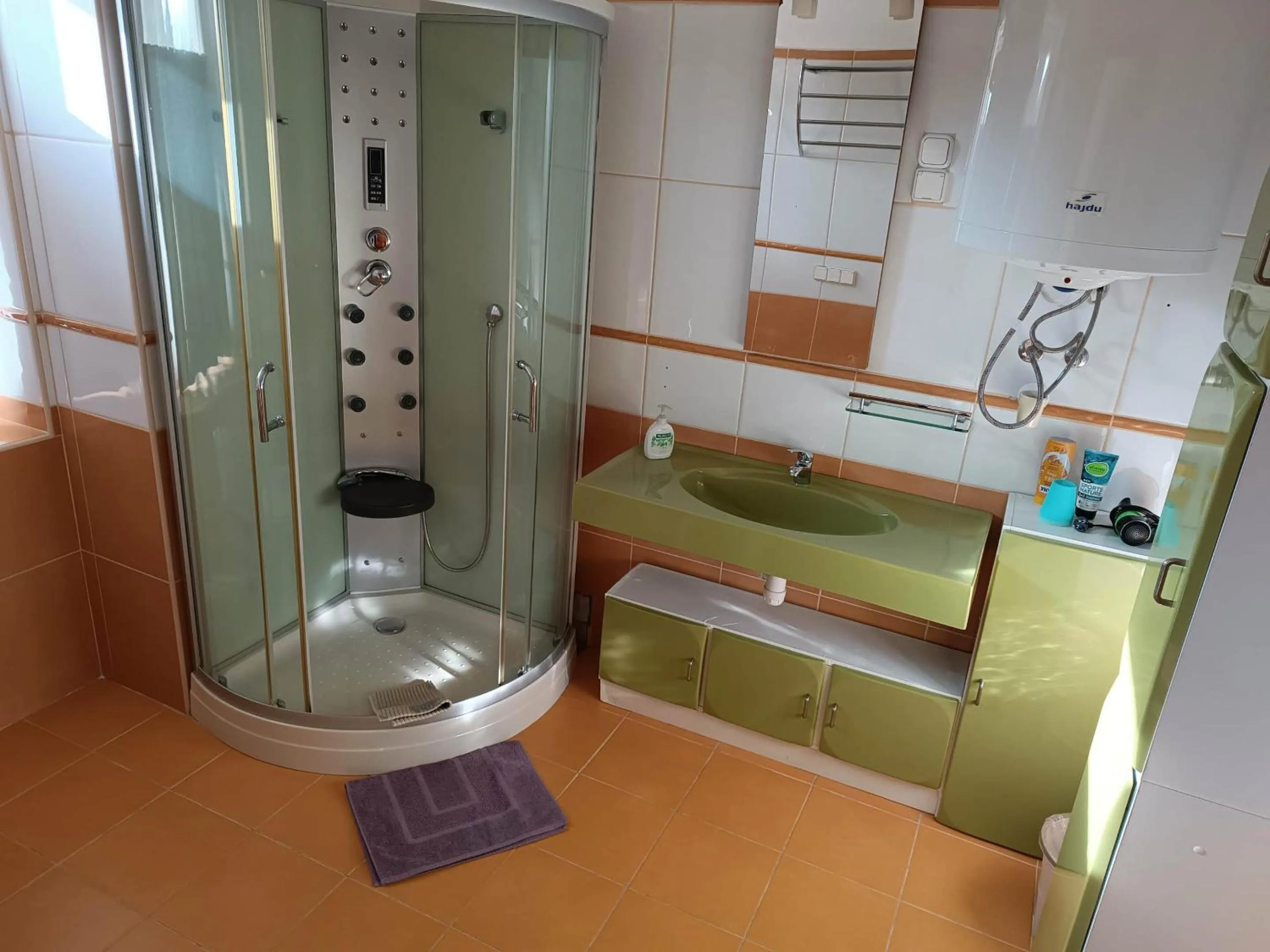 Shower in Szilvia Panzió Gyomaendrőd