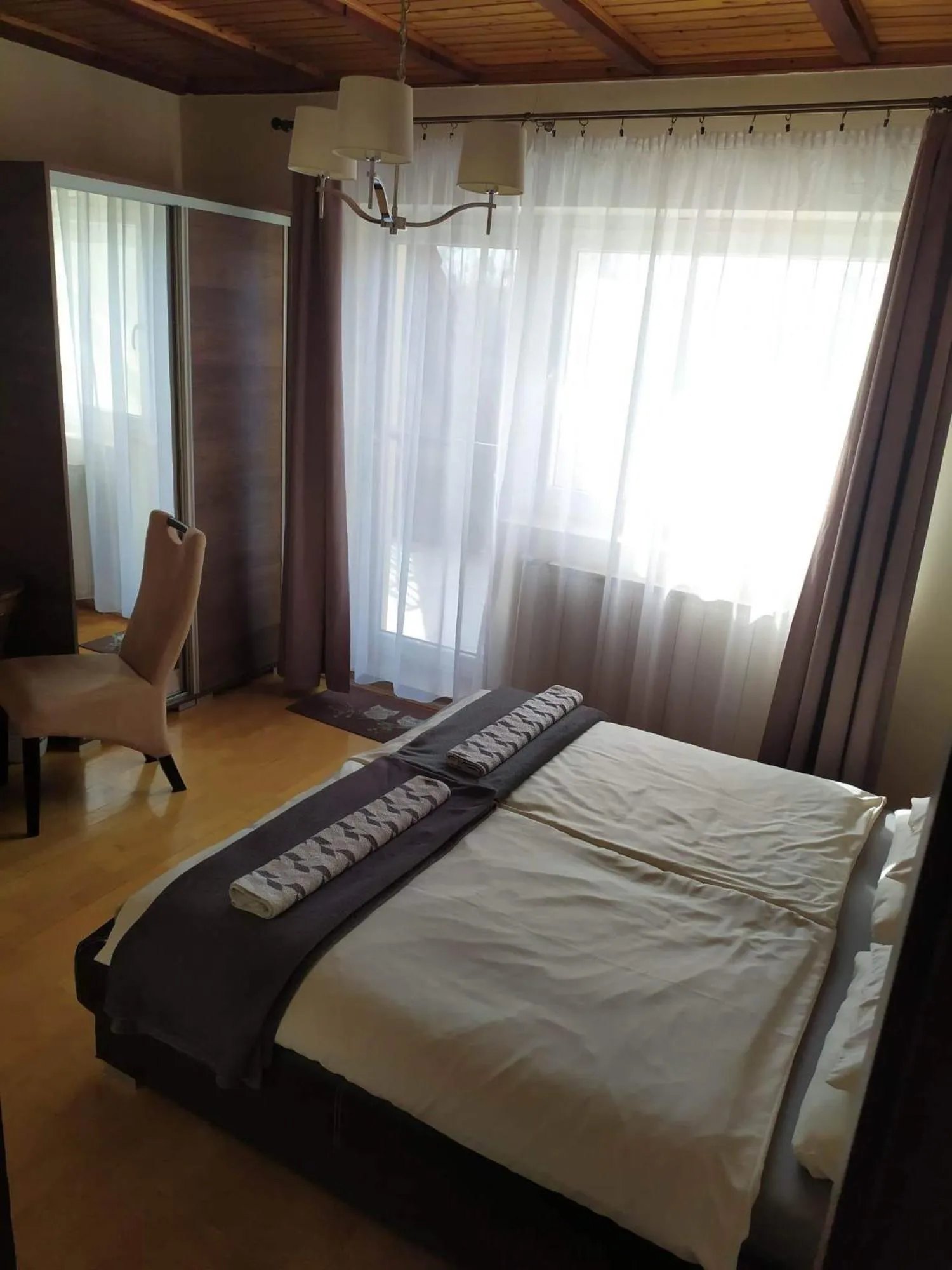 Bed in Szilvia Panzió Gyomaendrőd