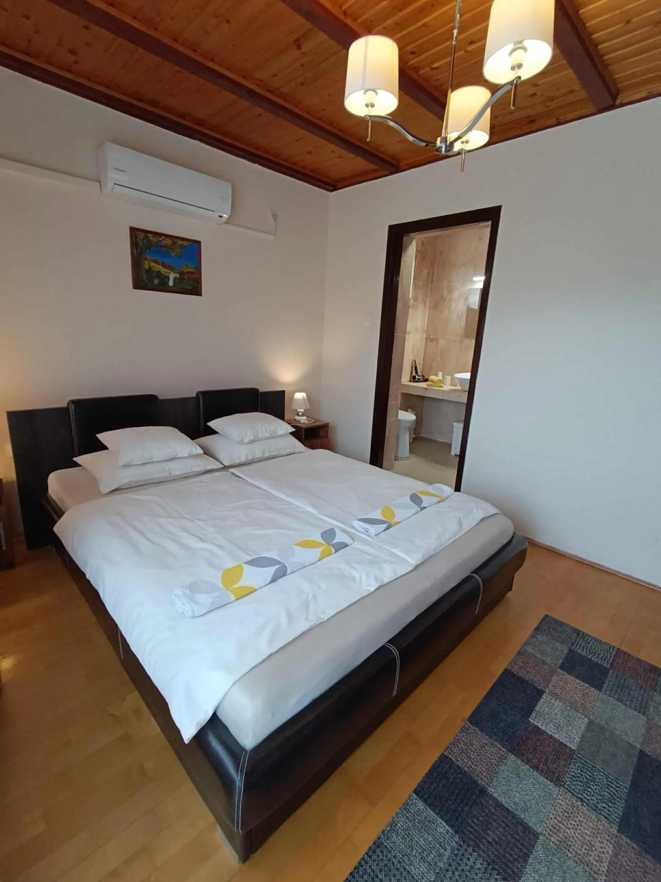 Bed in Szilvia Panzió Gyomaendrőd