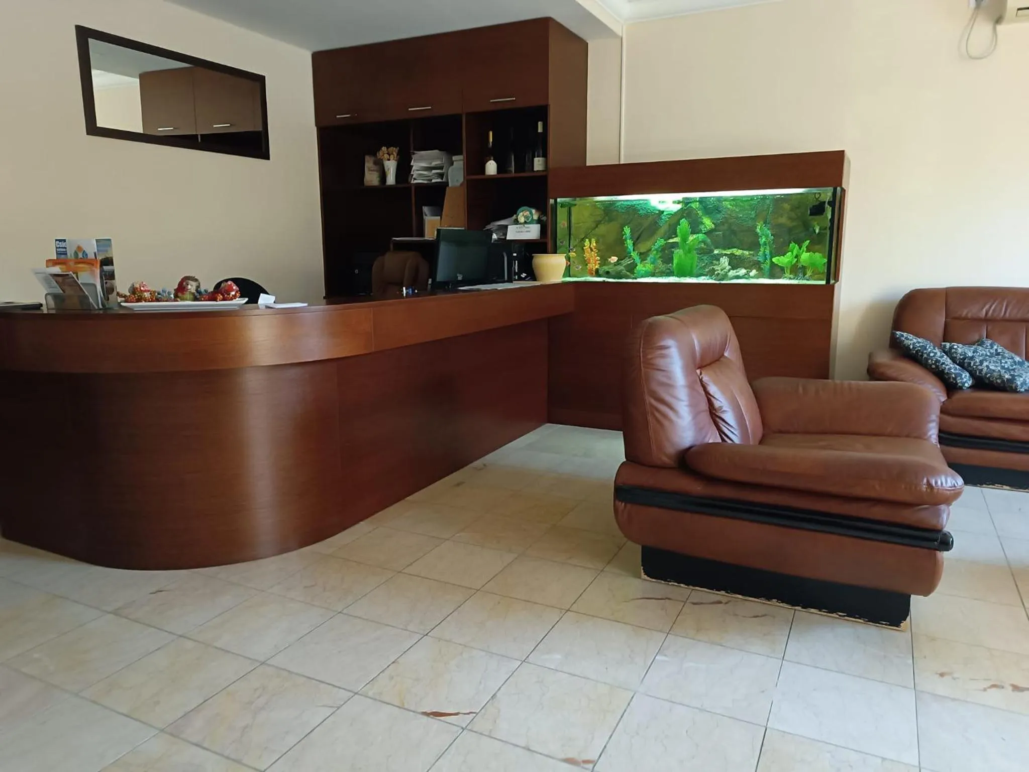 Communal lounge/ TV room in Szilvia Panzió Gyomaendrőd