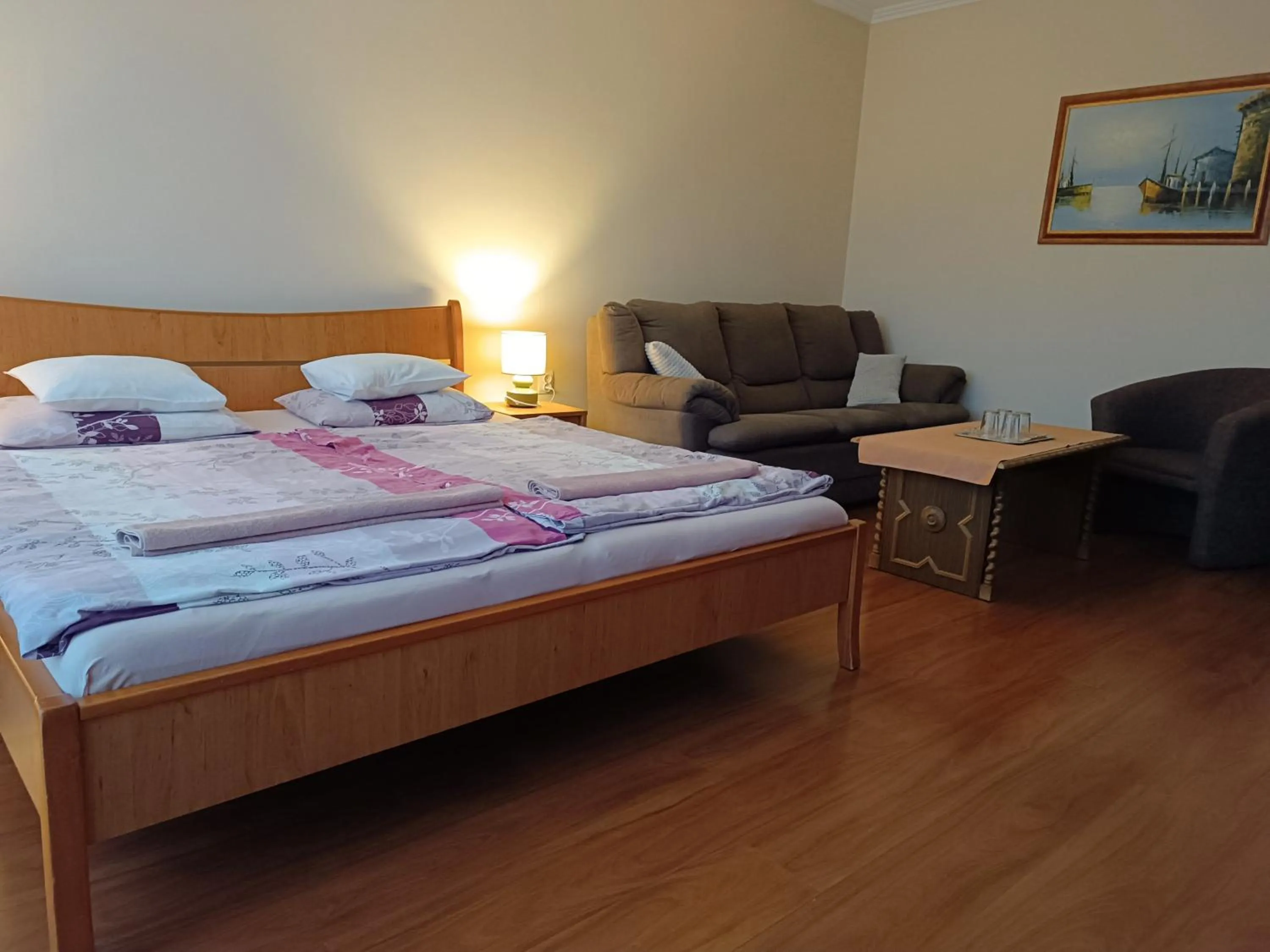 Bed in Szilvia Panzió Gyomaendrőd