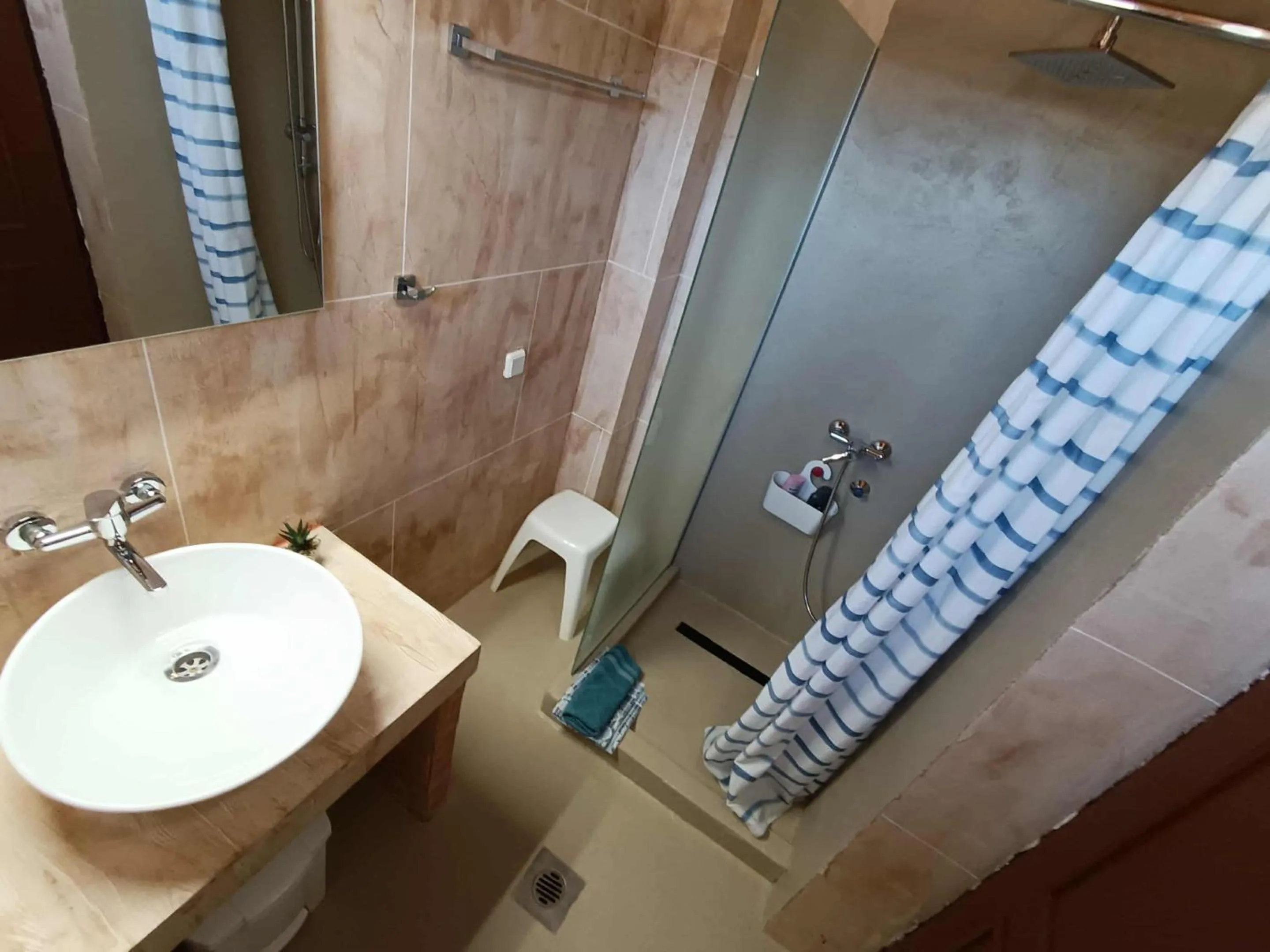 Shower in Szilvia Panzió Gyomaendrőd