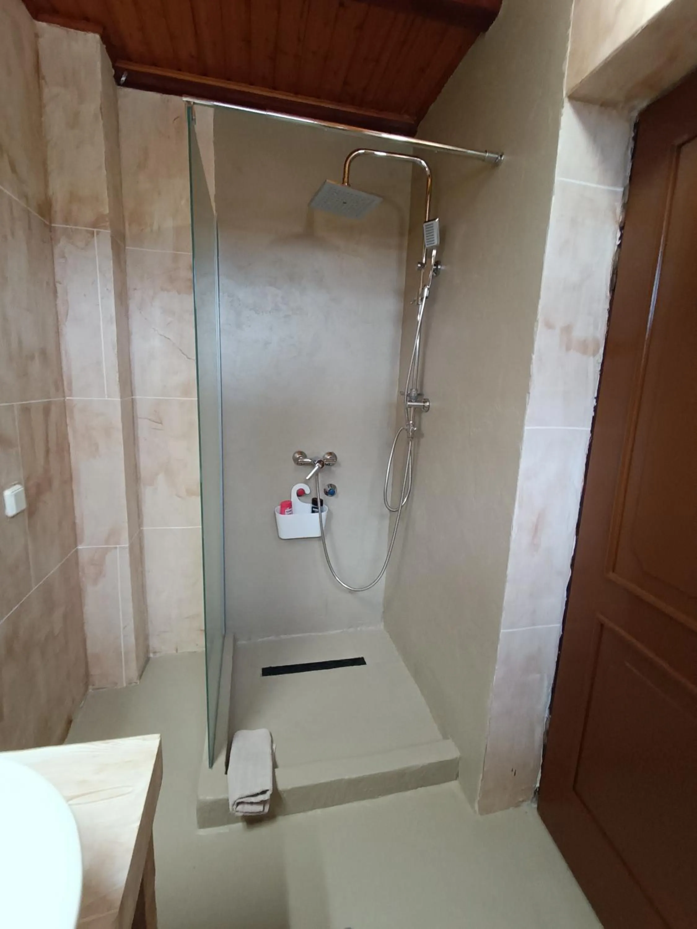 Shower in Szilvia Panzió Gyomaendrőd