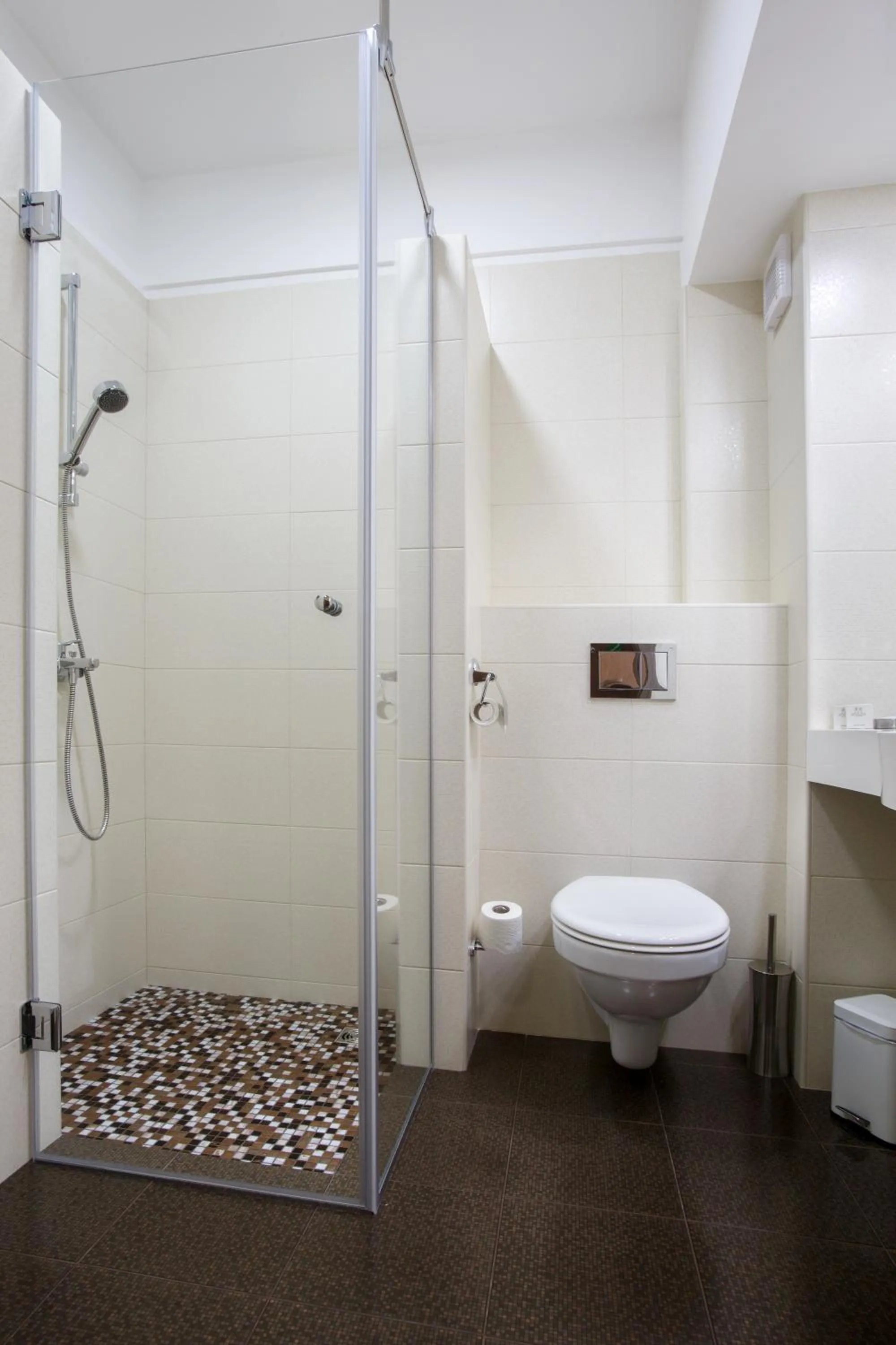 Shower in Hotel Stil