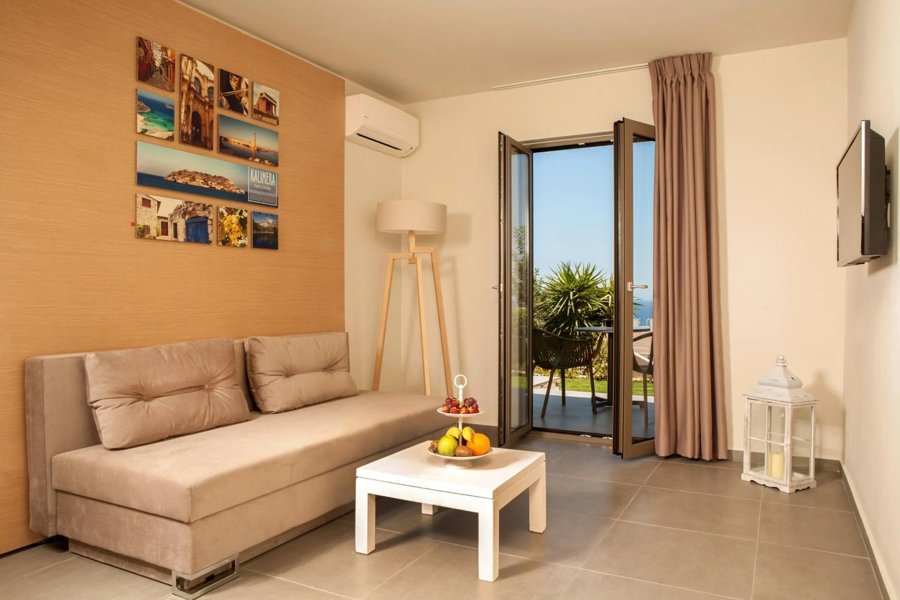 TV and multimedia in Sundance Apartments & Suites