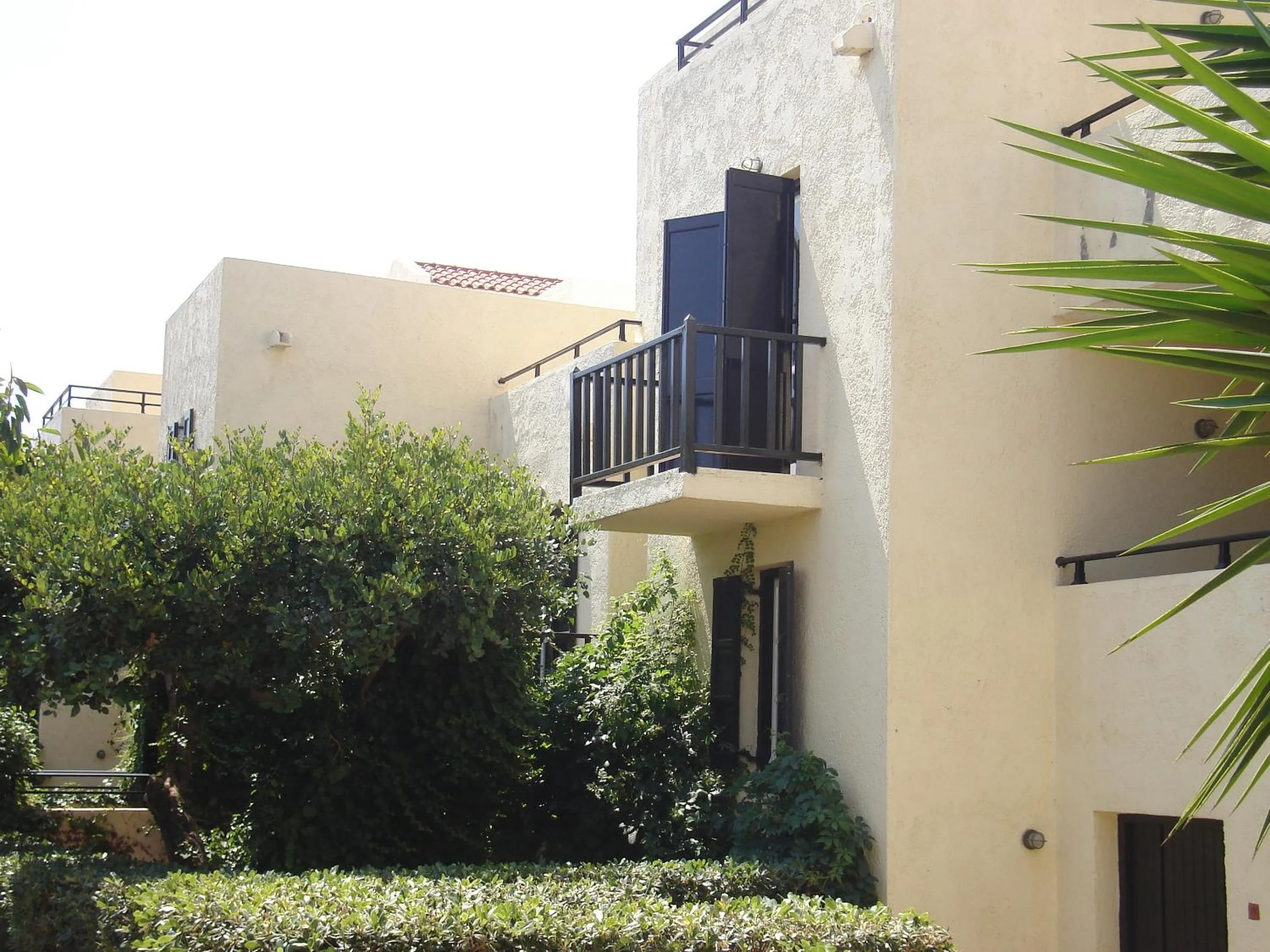 Property building in Sundance Apartments & Suites