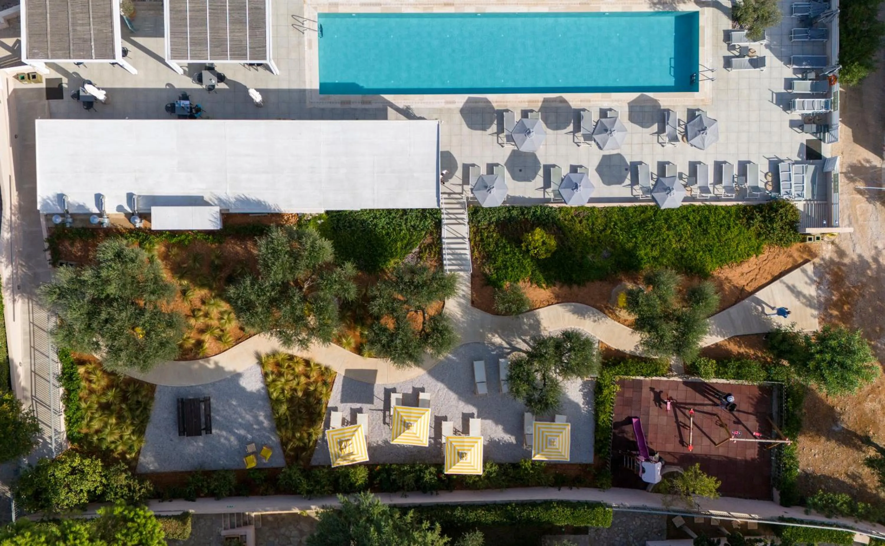 Swimming pool in Sundance Apartments & Suites