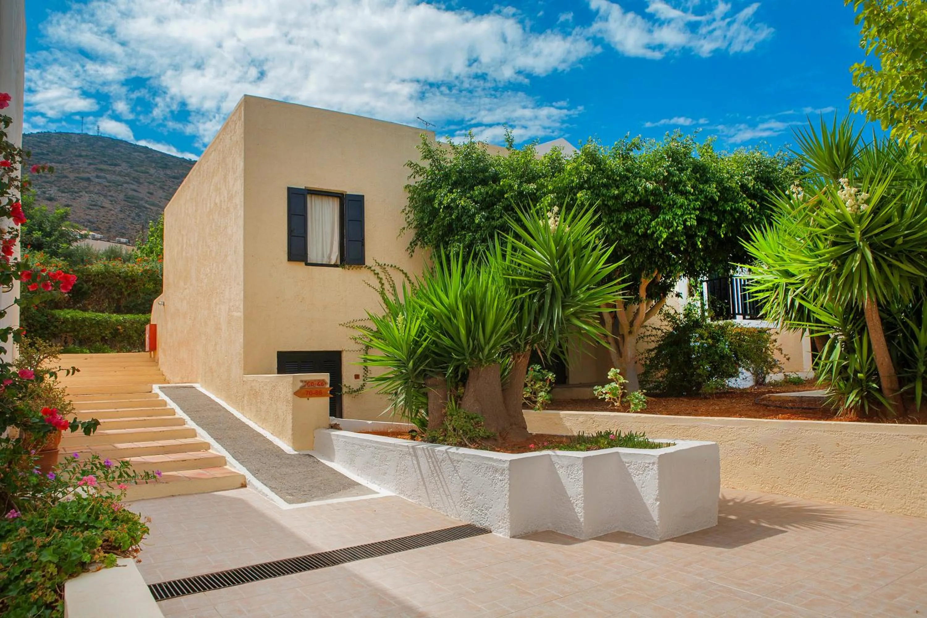 Garden in Sundance Apartments & Suites