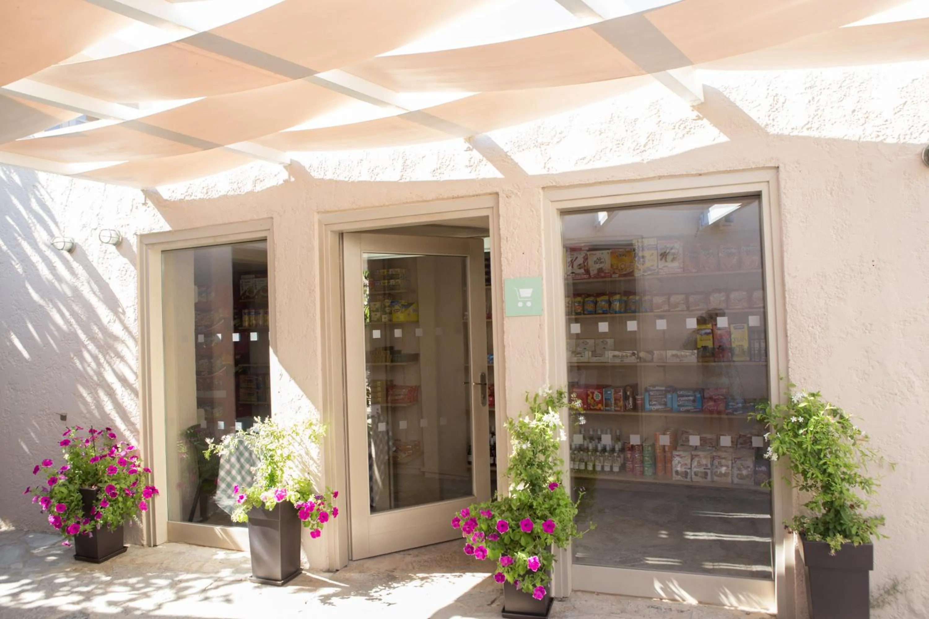 On-site shops in Sundance Apartments & Suites