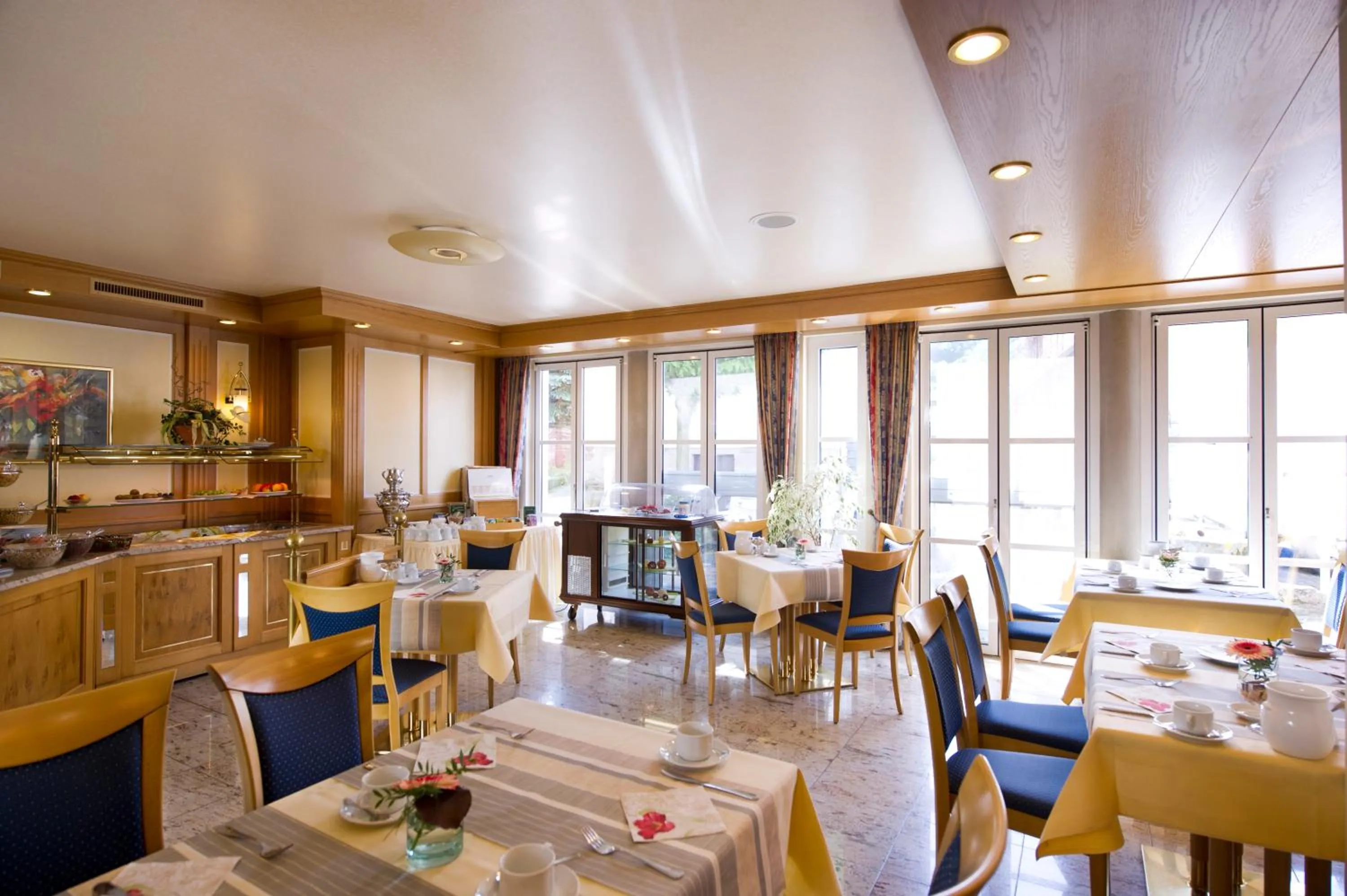 Restaurant/places to eat in Göbels Hotel zum Löwen