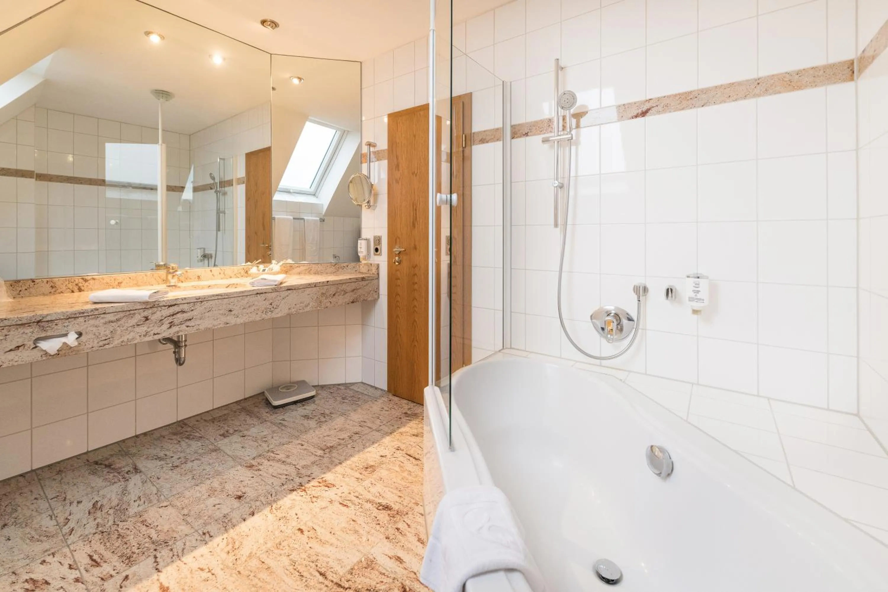 Bathroom in Göbels Hotel zum Löwen