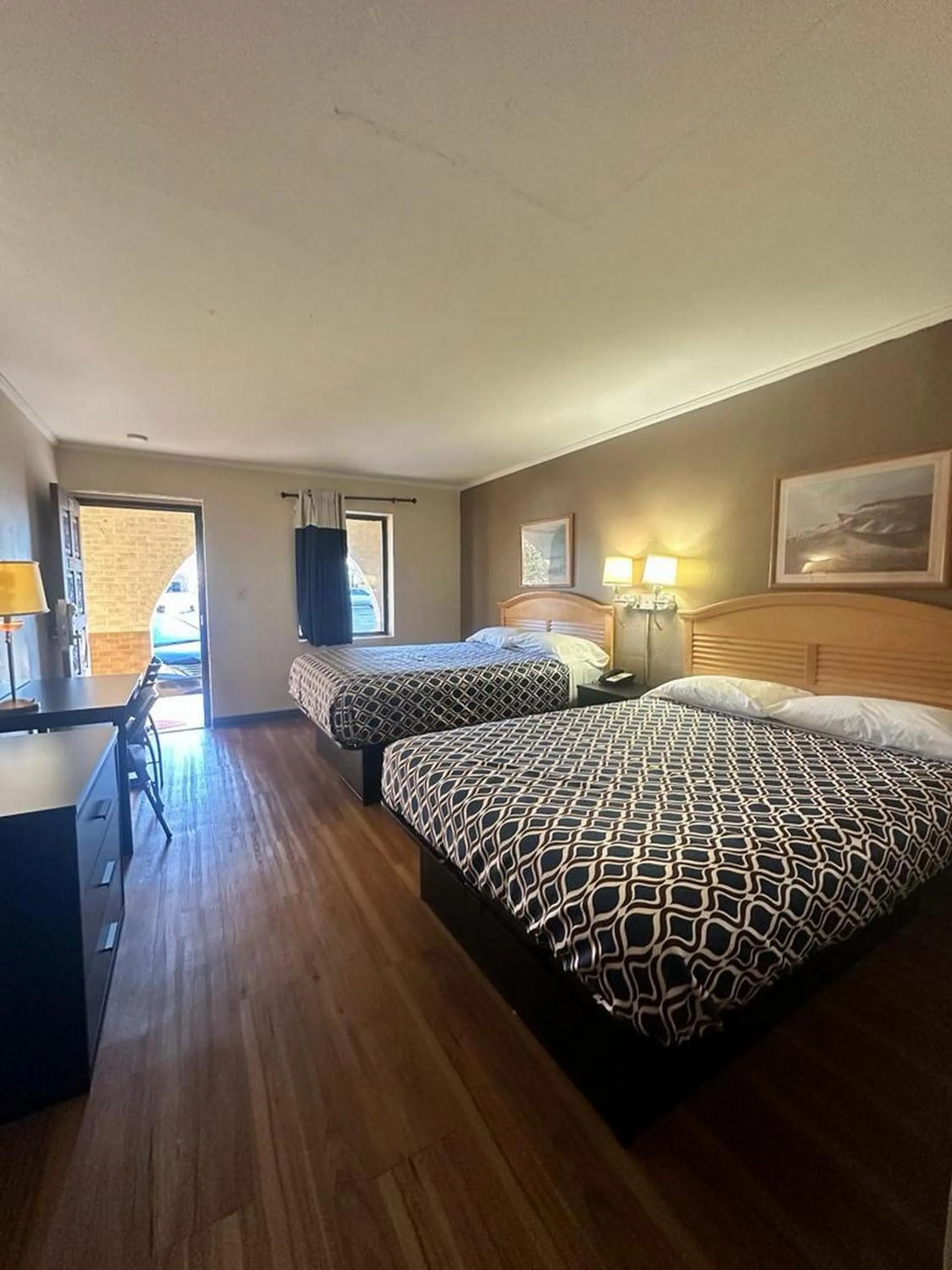 Photo of the whole room, Bed in Loyalty Inn Rockingham