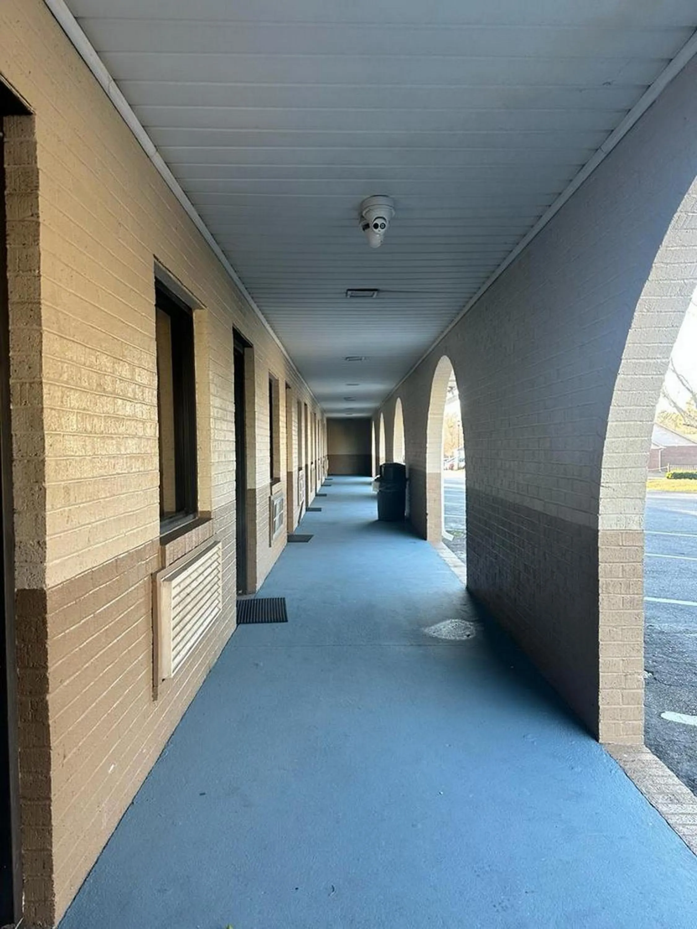 Property building in Loyalty Inn Rockingham