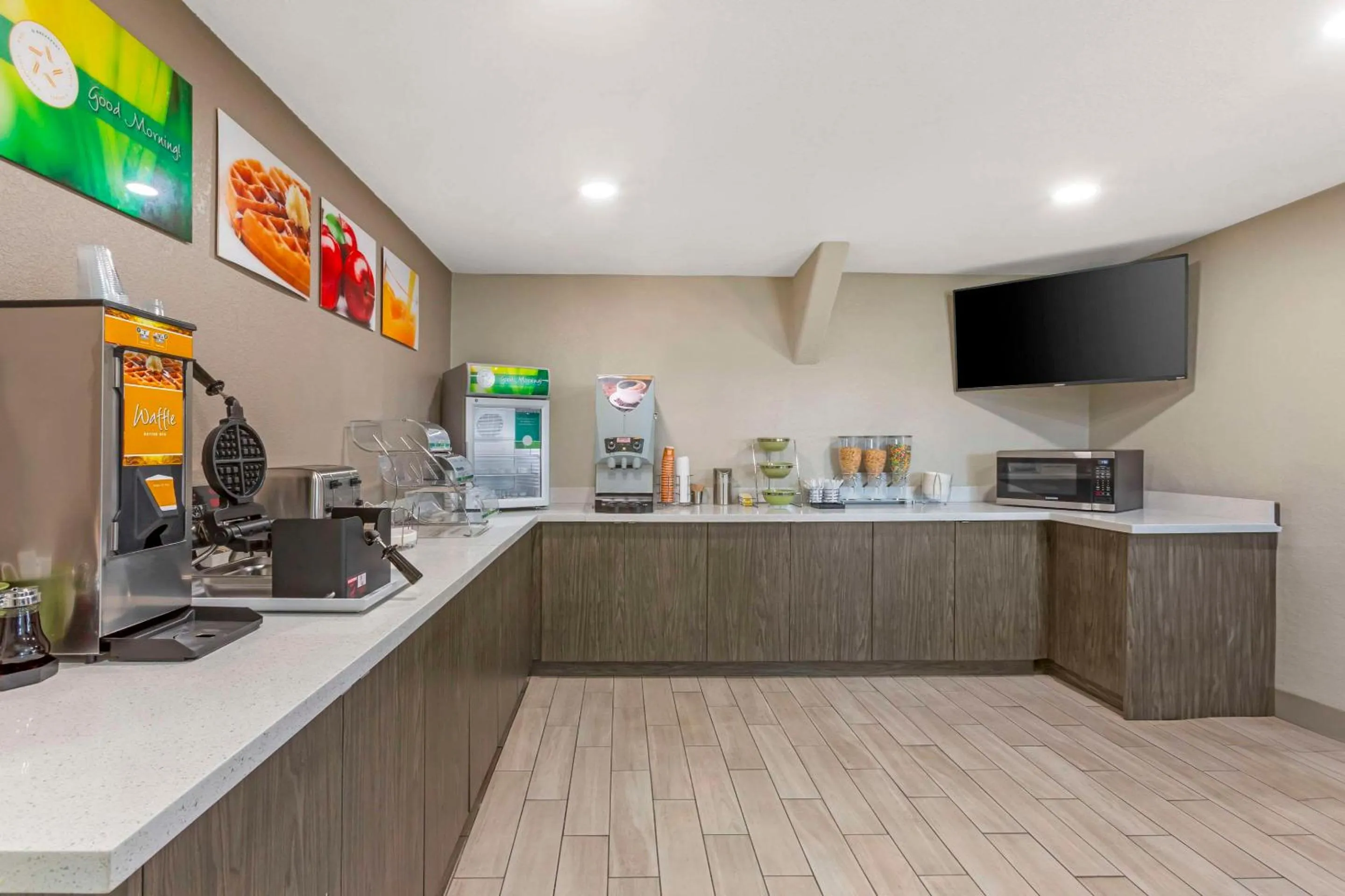 Breakfast in Quality Inn Show Low