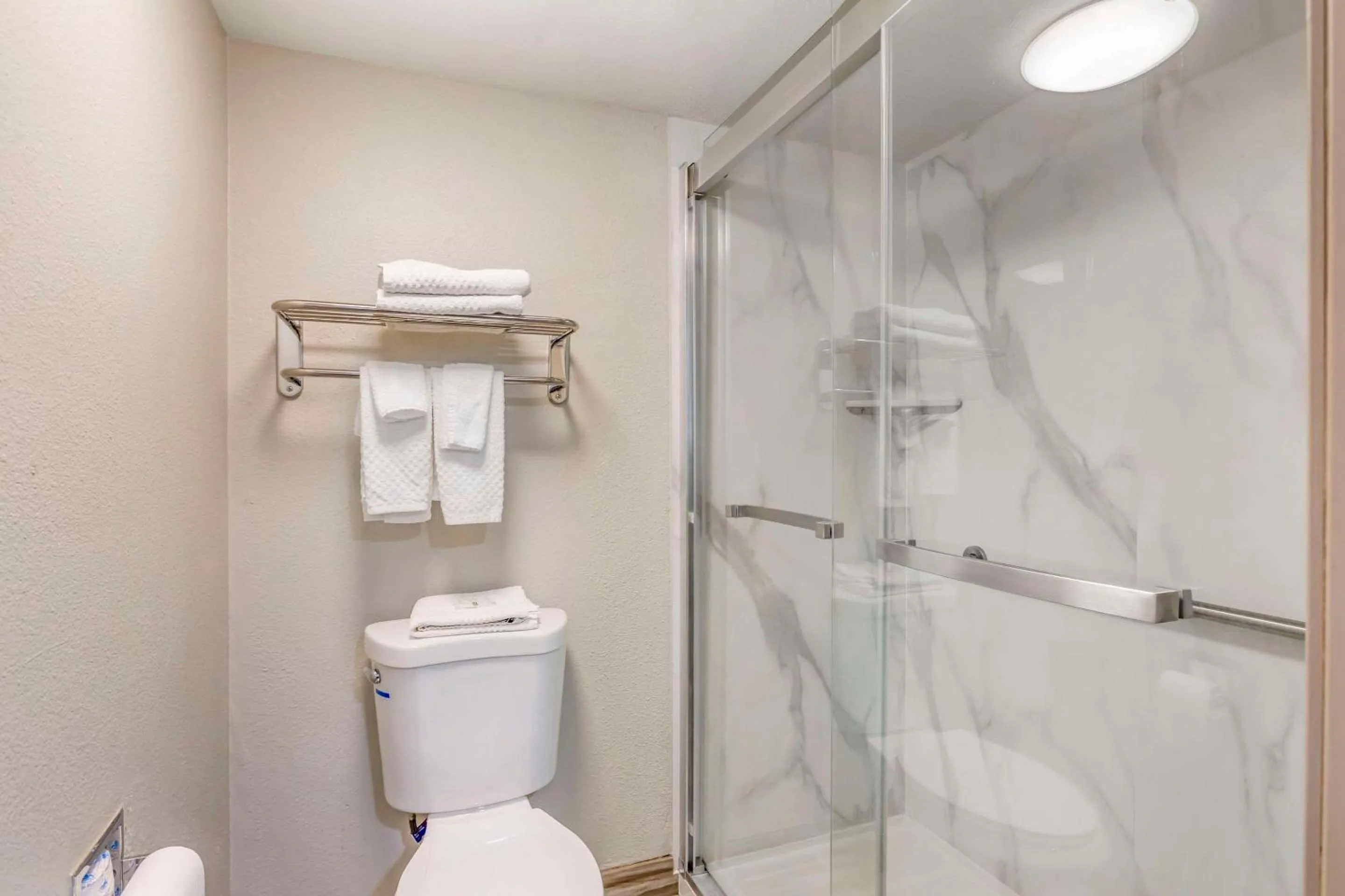 Bedroom in Quality Inn Show Low