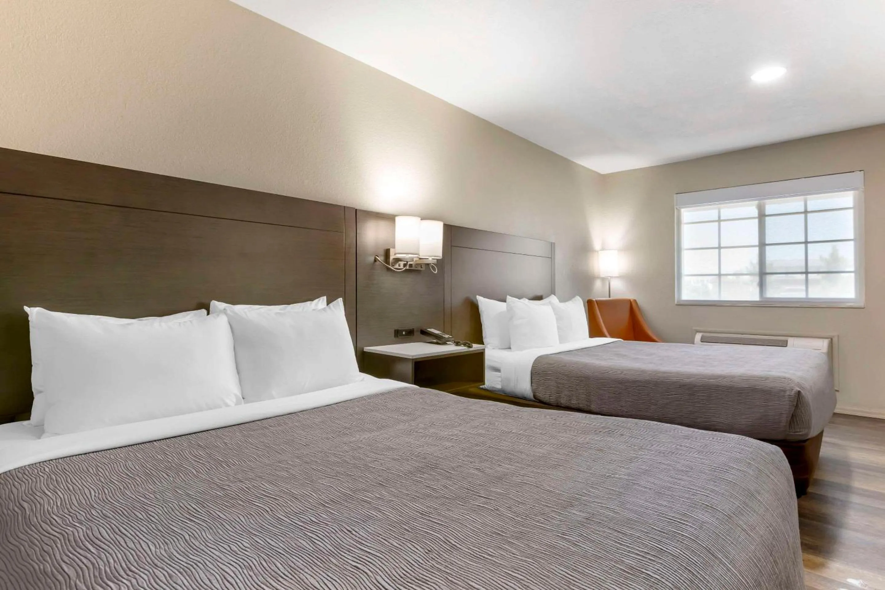 Bedroom in Quality Inn Show Low