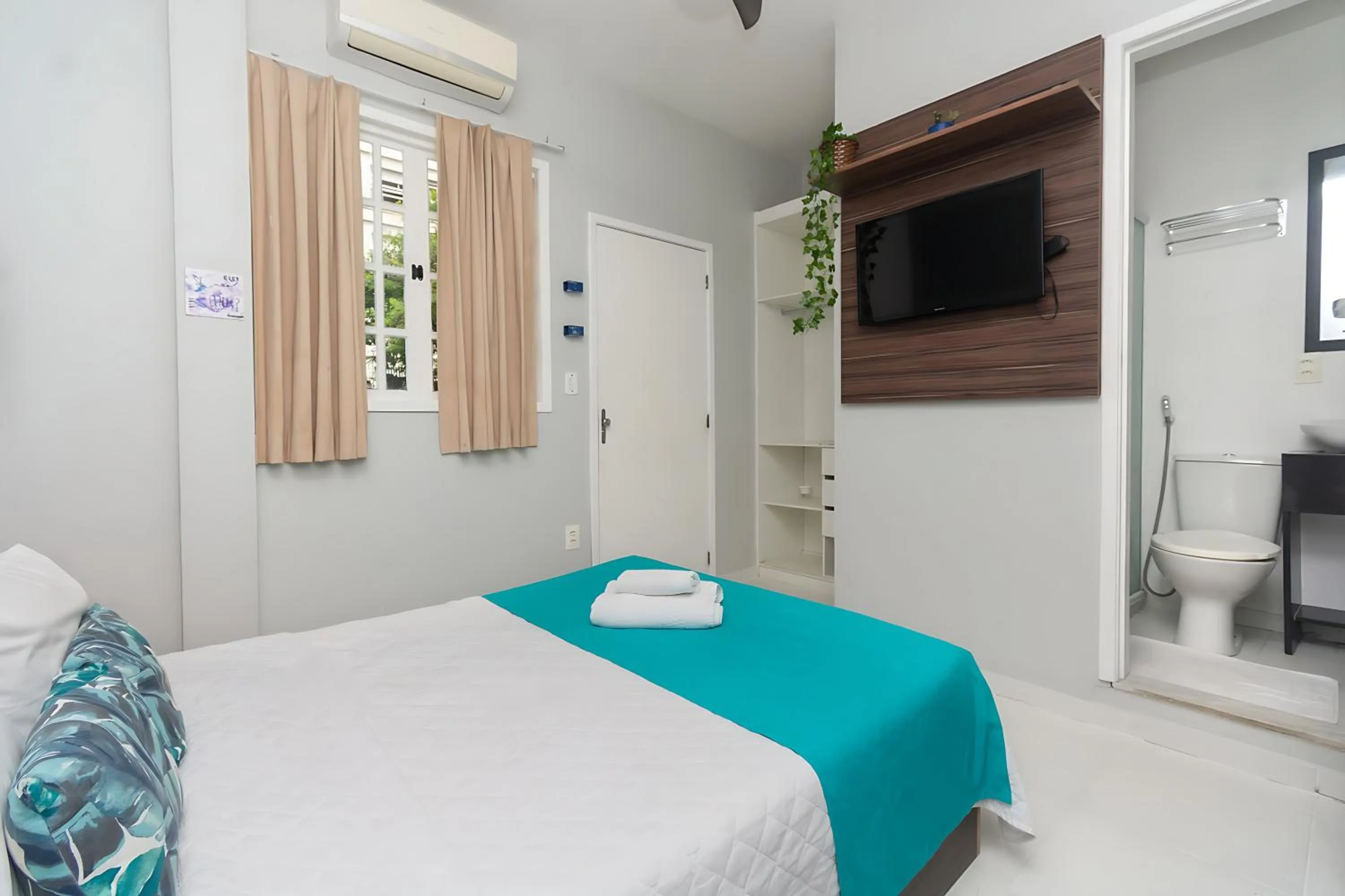 Bedroom, Bed in Bamboo Rio Hostel