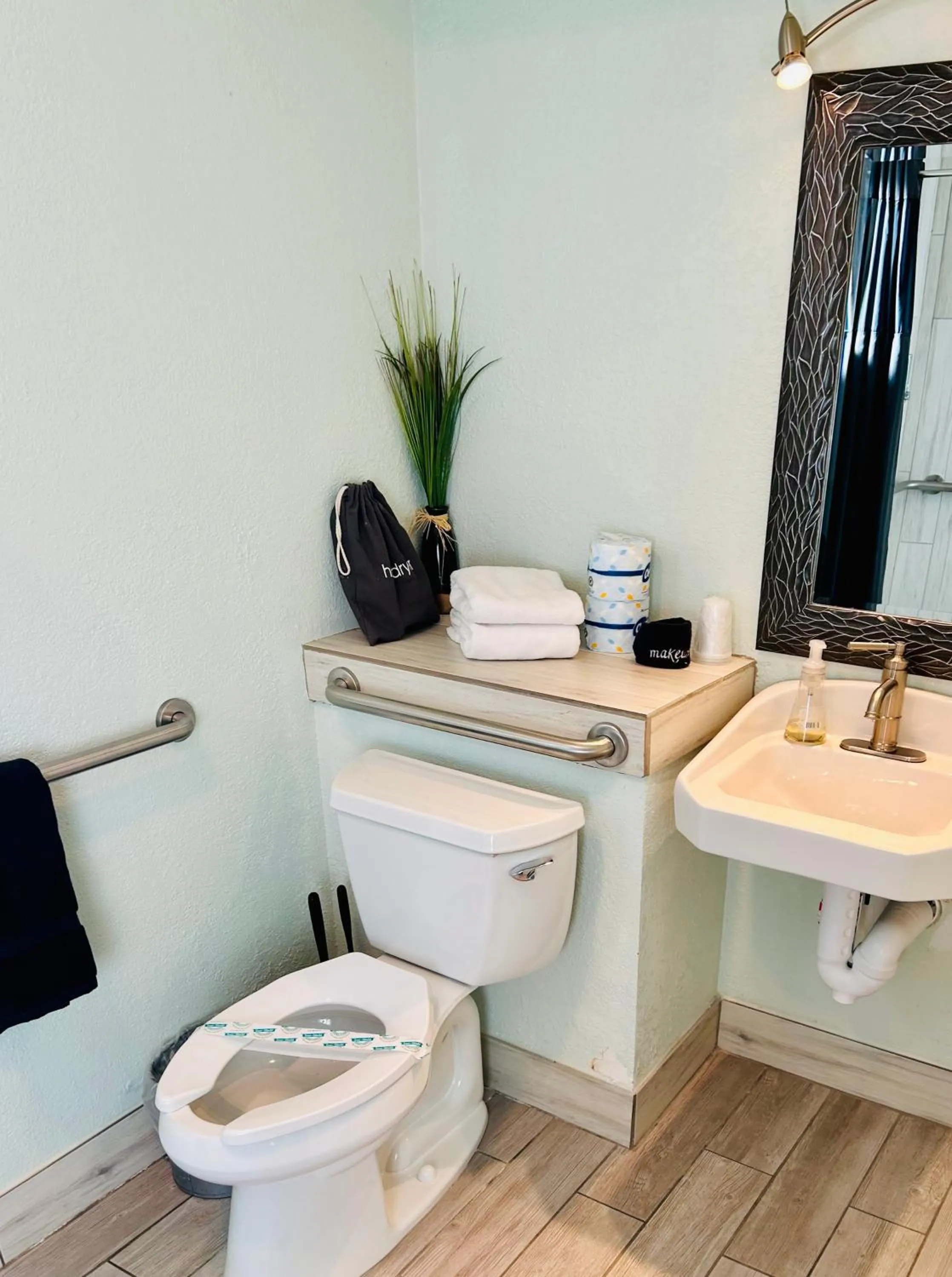 Toilet in The Jeffrey Hotel