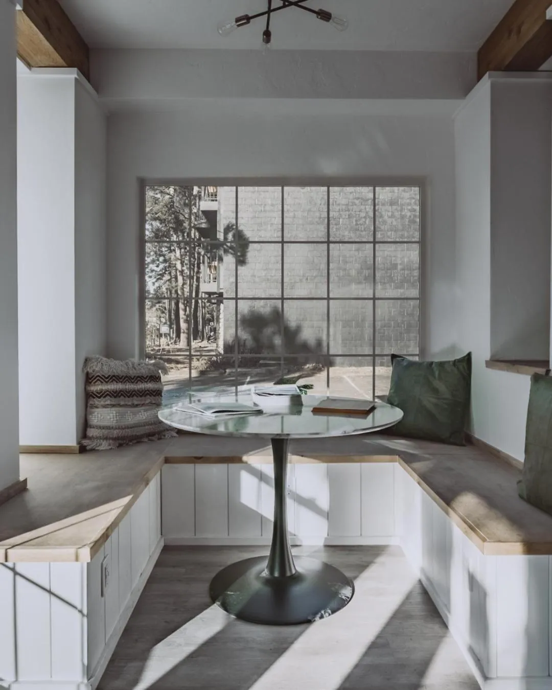 Communal lounge/ TV room in The Jeffrey Hotel