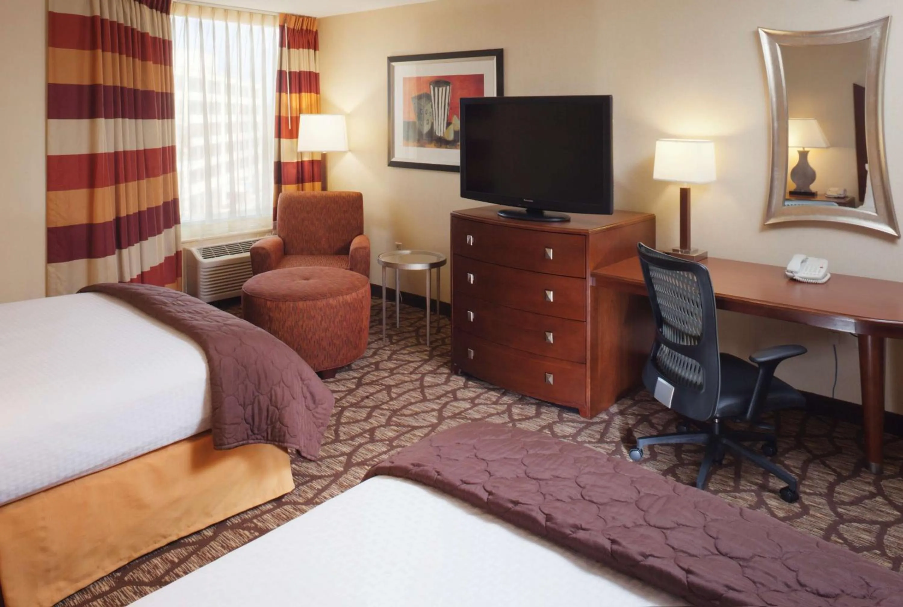 Bedroom, Bed in DoubleTree by Hilton Hotel Oak Ridge - Knoxville