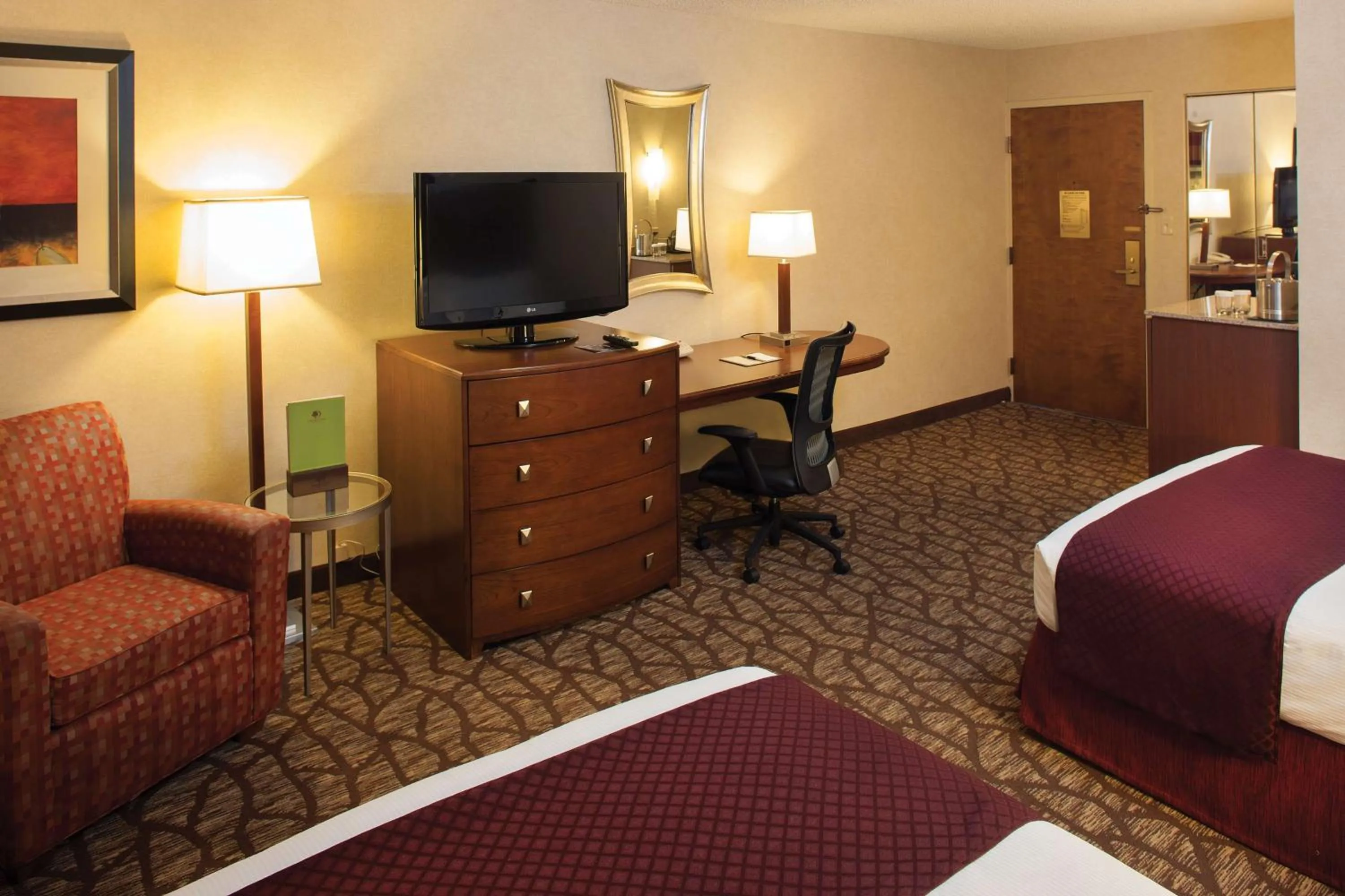 Bedroom, Bed in DoubleTree by Hilton Hotel Oak Ridge - Knoxville