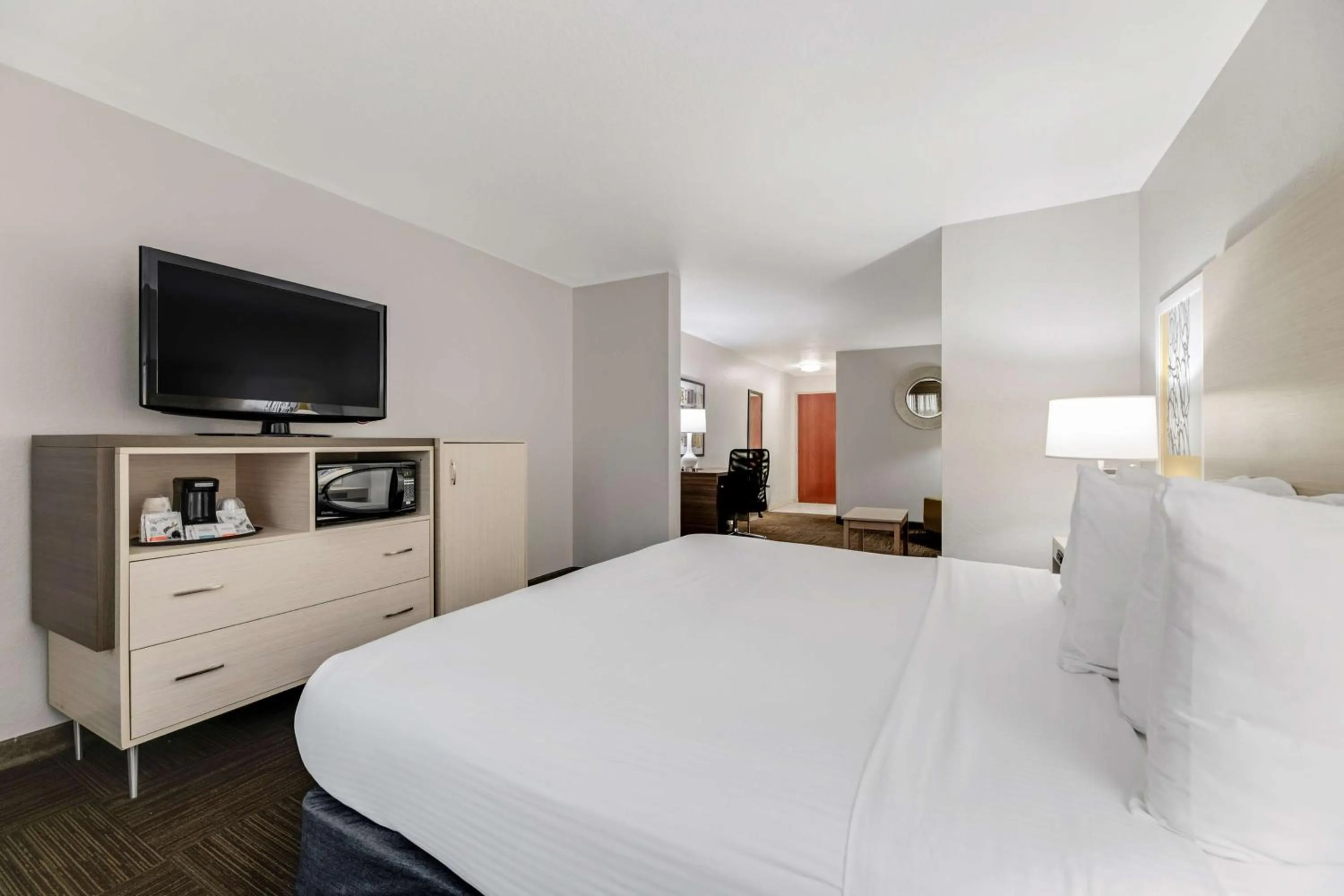 Bedroom, Bed in Best Western Auburndale Inn & Suites