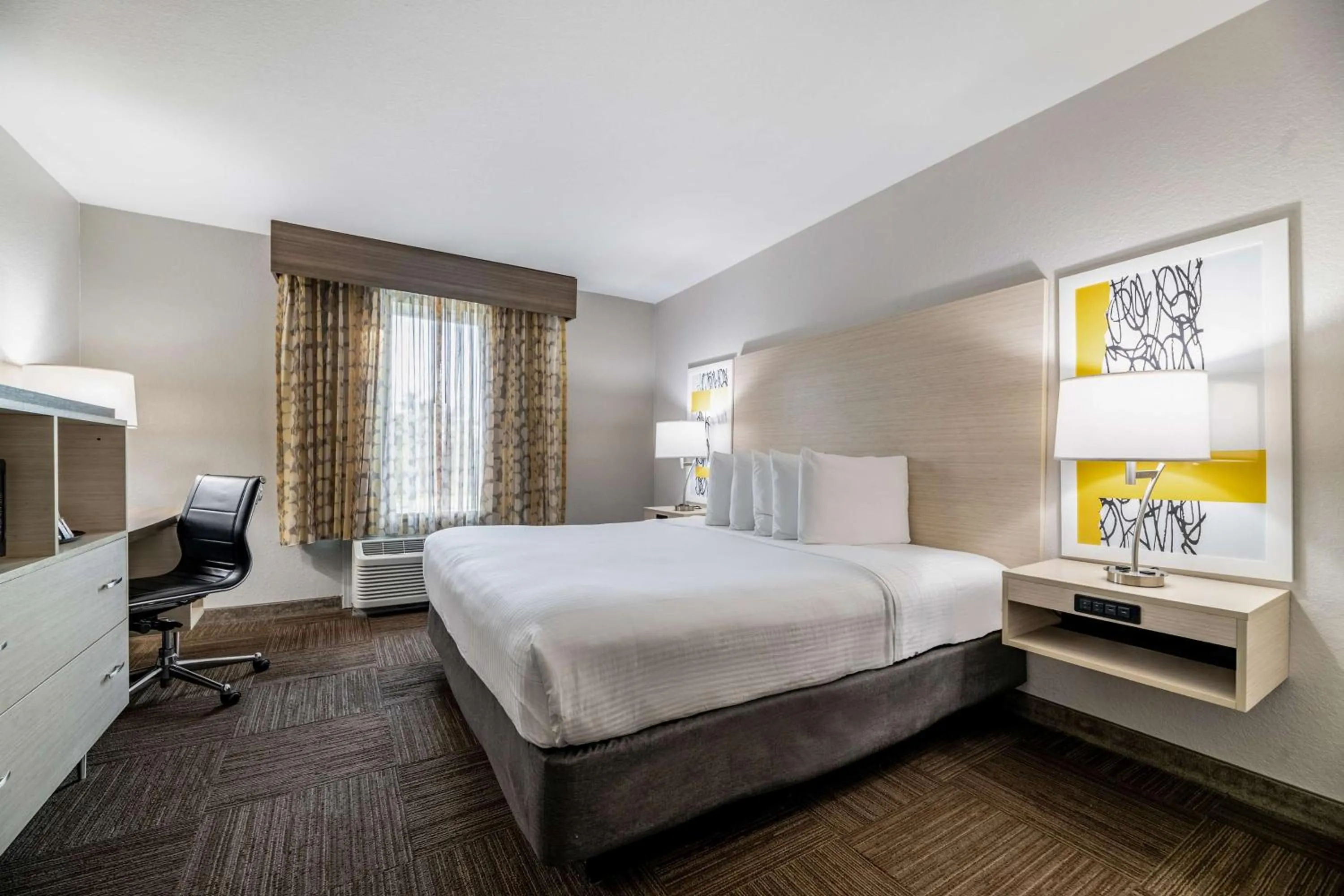 Bedroom, Bed in Best Western Auburndale Inn & Suites