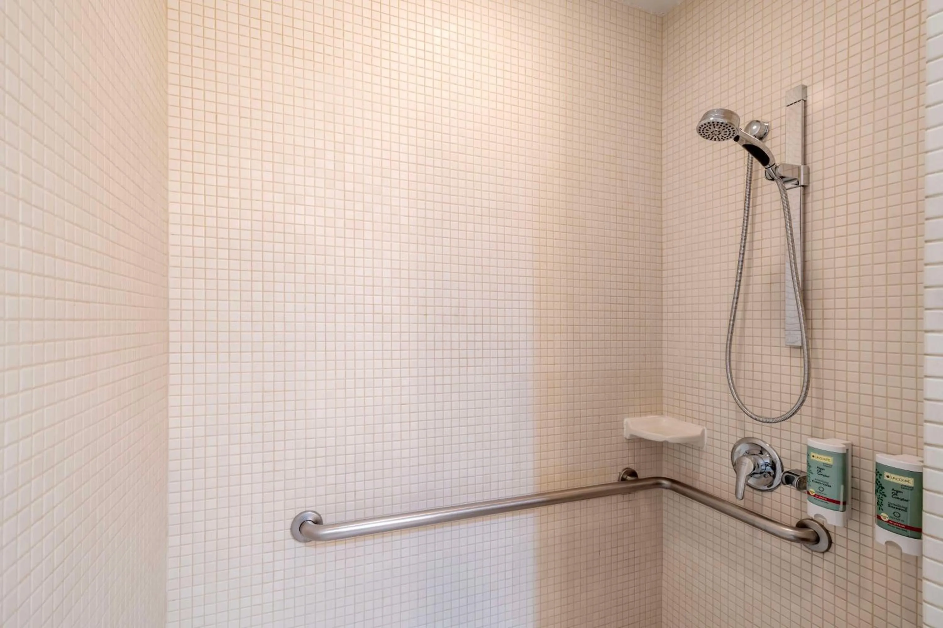 Bathroom in Best Western At Ventura Pier